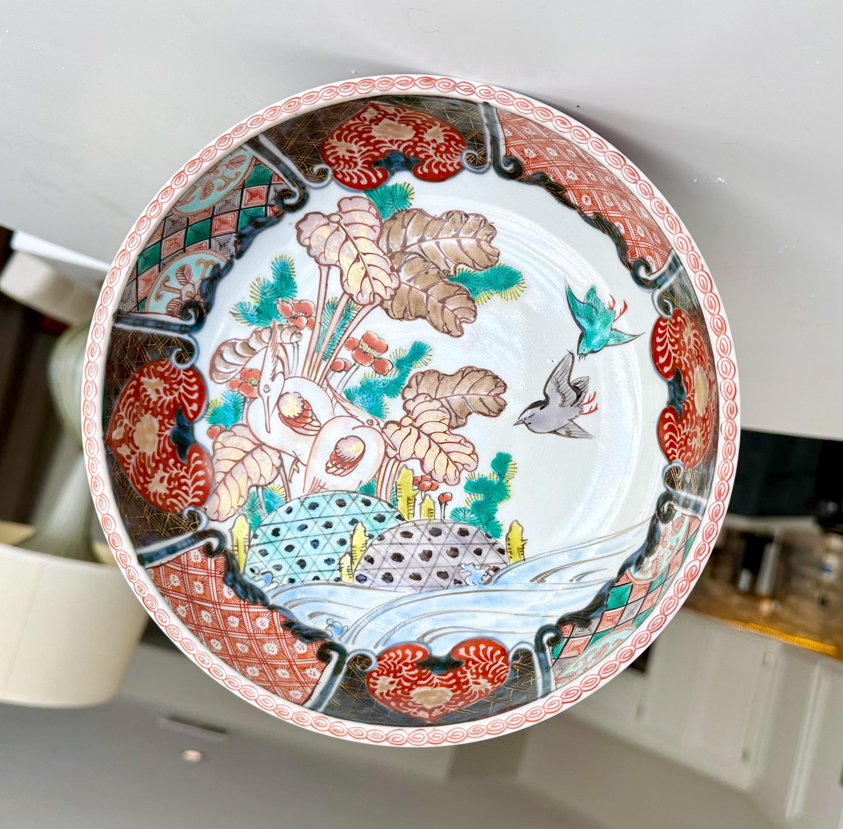 Japanese Imari Porcelain Bowl In Good Condition For Sale In Palm Springs, CA