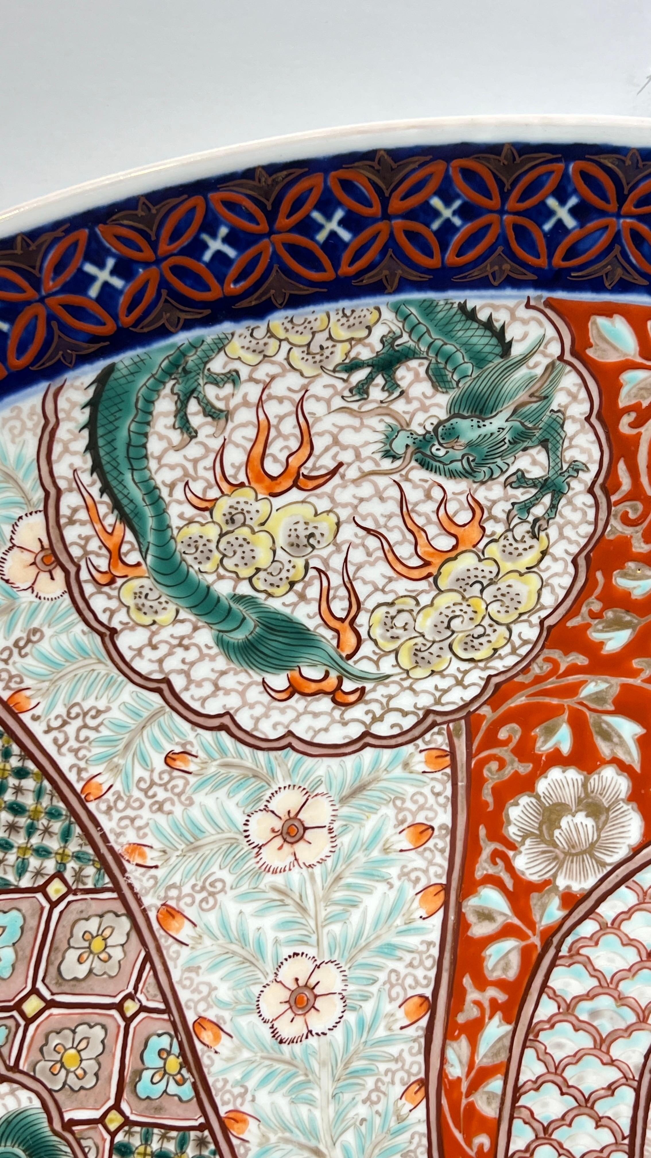 Japanese Imari Porcelain Charger Bon état - En vente à New York, NY