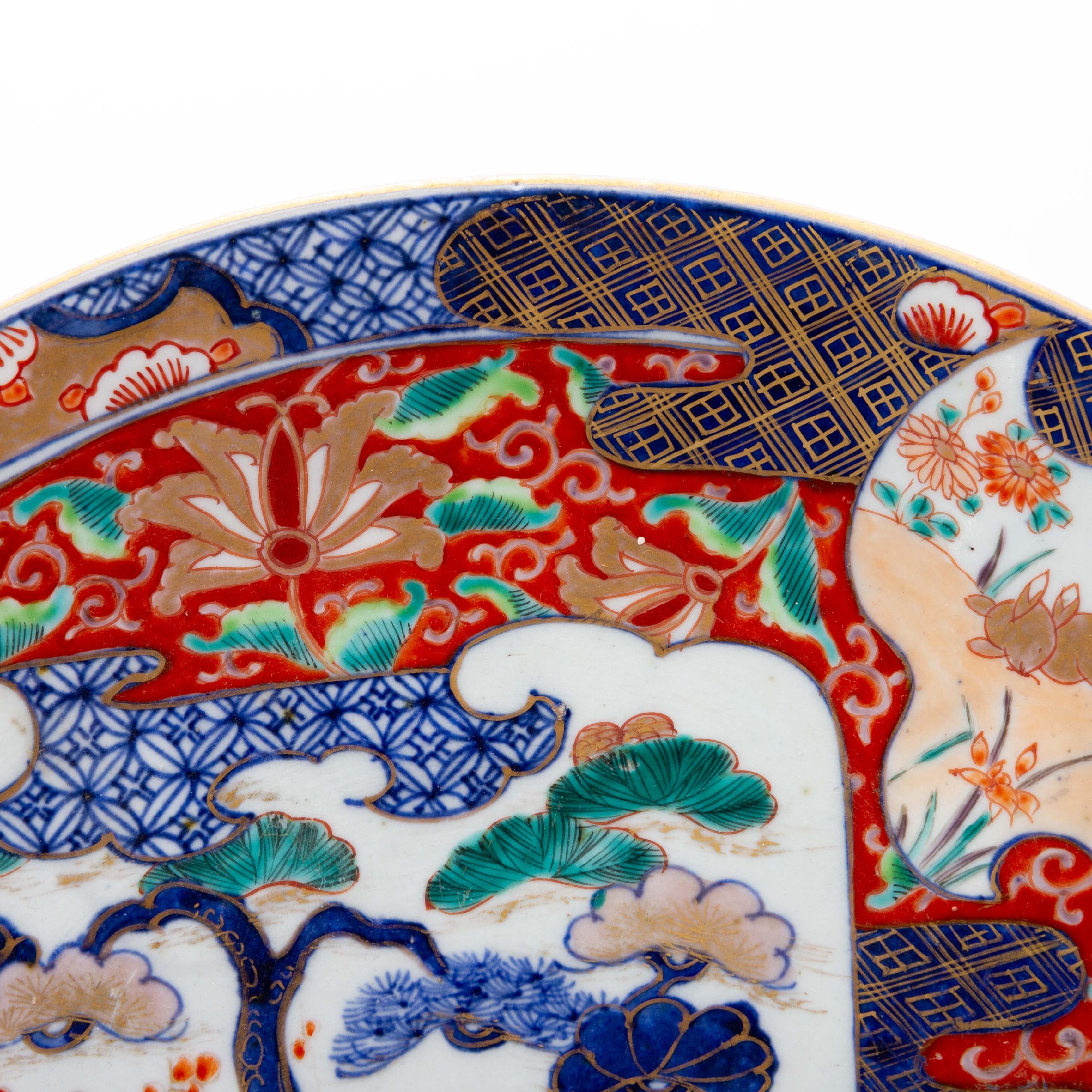 Japanese Imari Porcelain Charger Meiji 19th Century For Sale 1