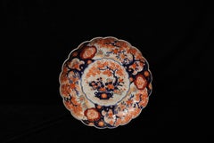 Japanese Imari Porcelain Chrysanthemum Plate, Floral Design, Late Edo–Meiji