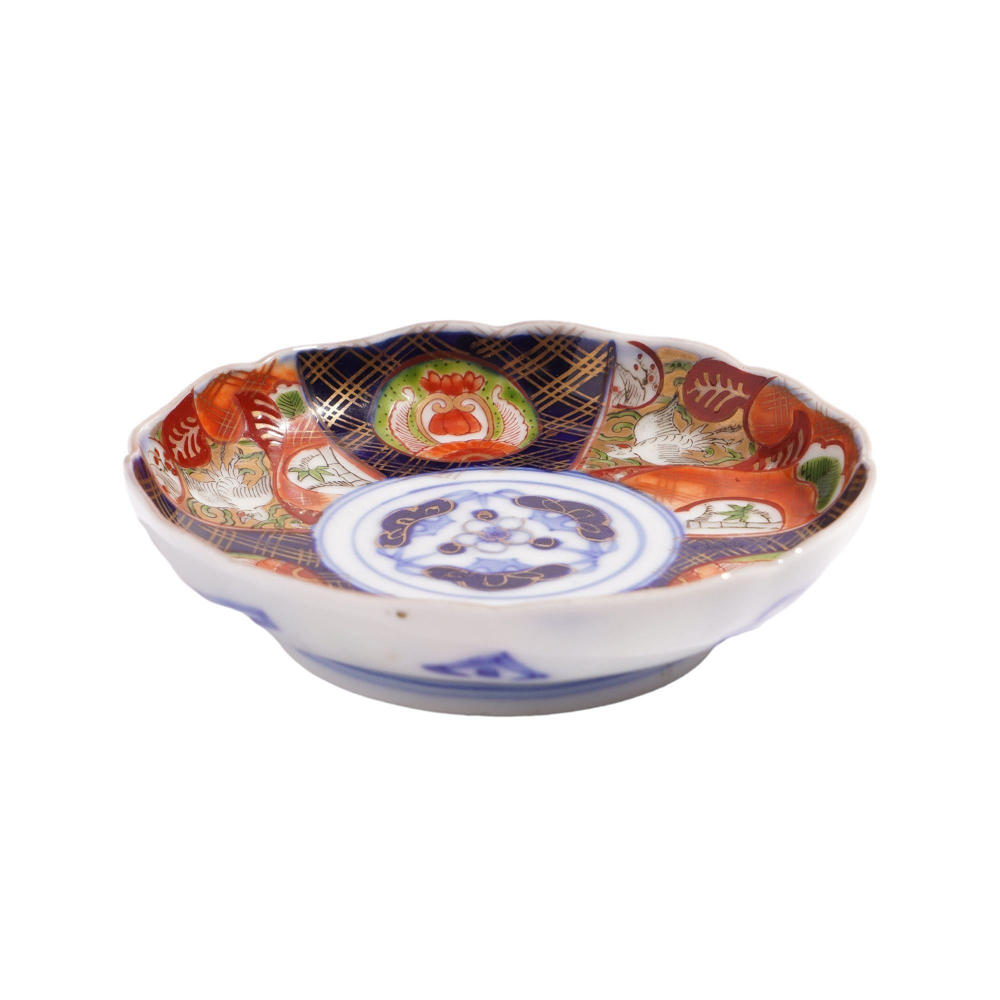 Piattino con piede in porcellana giapponese Imari Porcelain, c.I.C. In condizioni buone in vendita a Kenilworth, IL