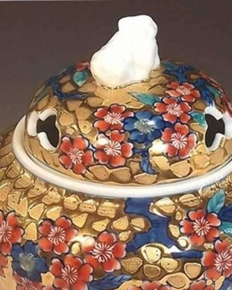 This ornate contemporary porcelain incense burner, hand-painted on a beautifully shaped body and lid, is a signed work by widely acclaimed award-winning Japanese master porcelain artist in Imari-Arita tradition. This artist is the recipient of