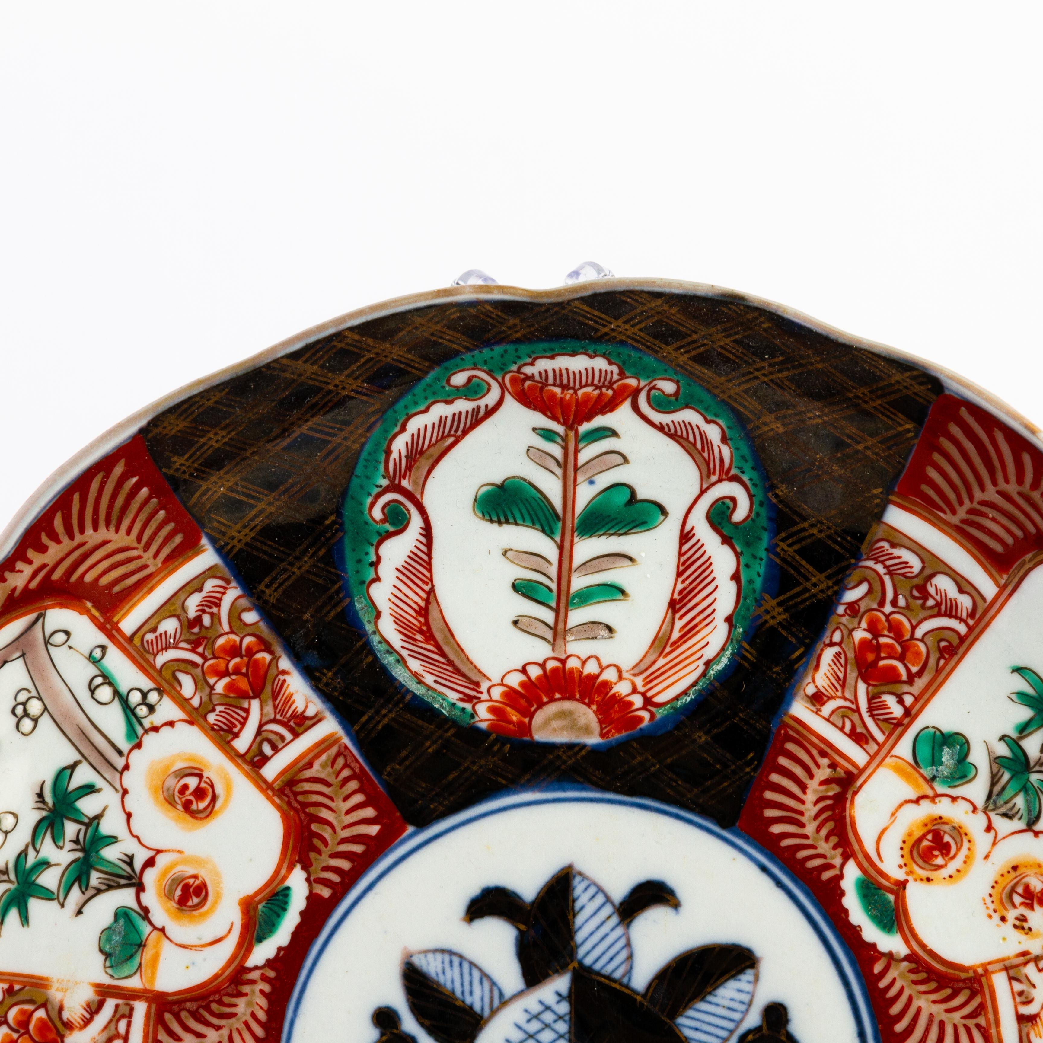 Japanese Imari Porcelain Meiji Plate 19th Century In Good Condition For Sale In Nottingham, GB