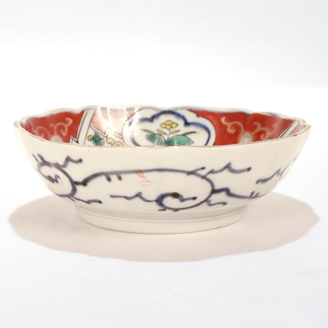 Japanese Imari Porcelain Scalloped Bowl or Vide Poche In Good Condition For Sale In Philadelphia, PA