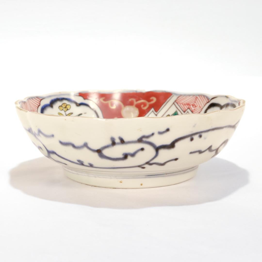 Japanese Imari Porcelain Scalloped Bowl or Vide Poche For Sale 1