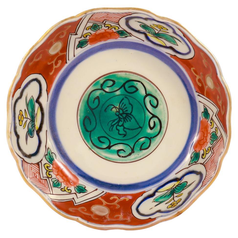 Japanische Imari Porcelain Schale mit Wellenschliff oder Vide Poche