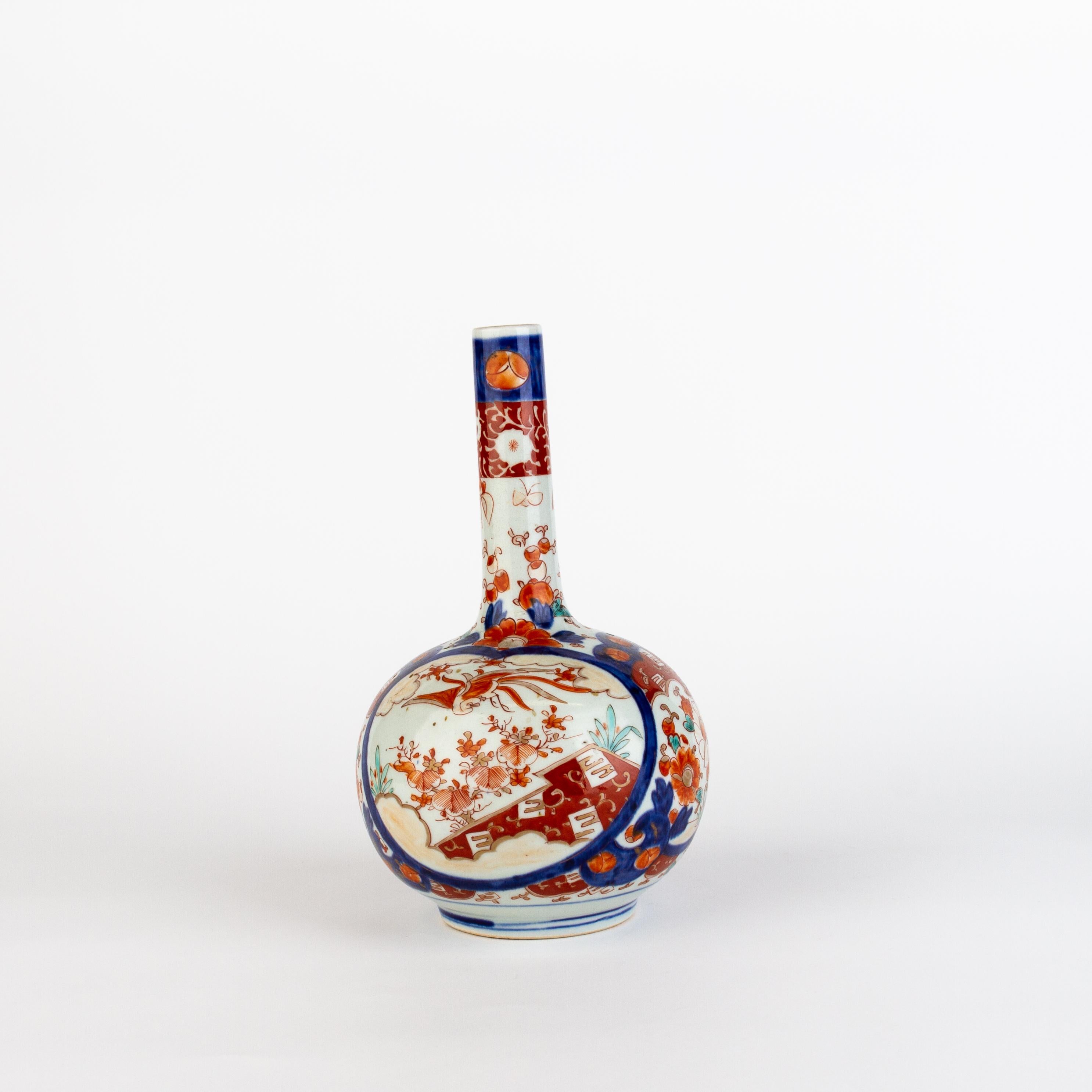 Japanese Imari Porcelain Vase 19th Century Meiji  In Good Condition For Sale In Nottingham, GB