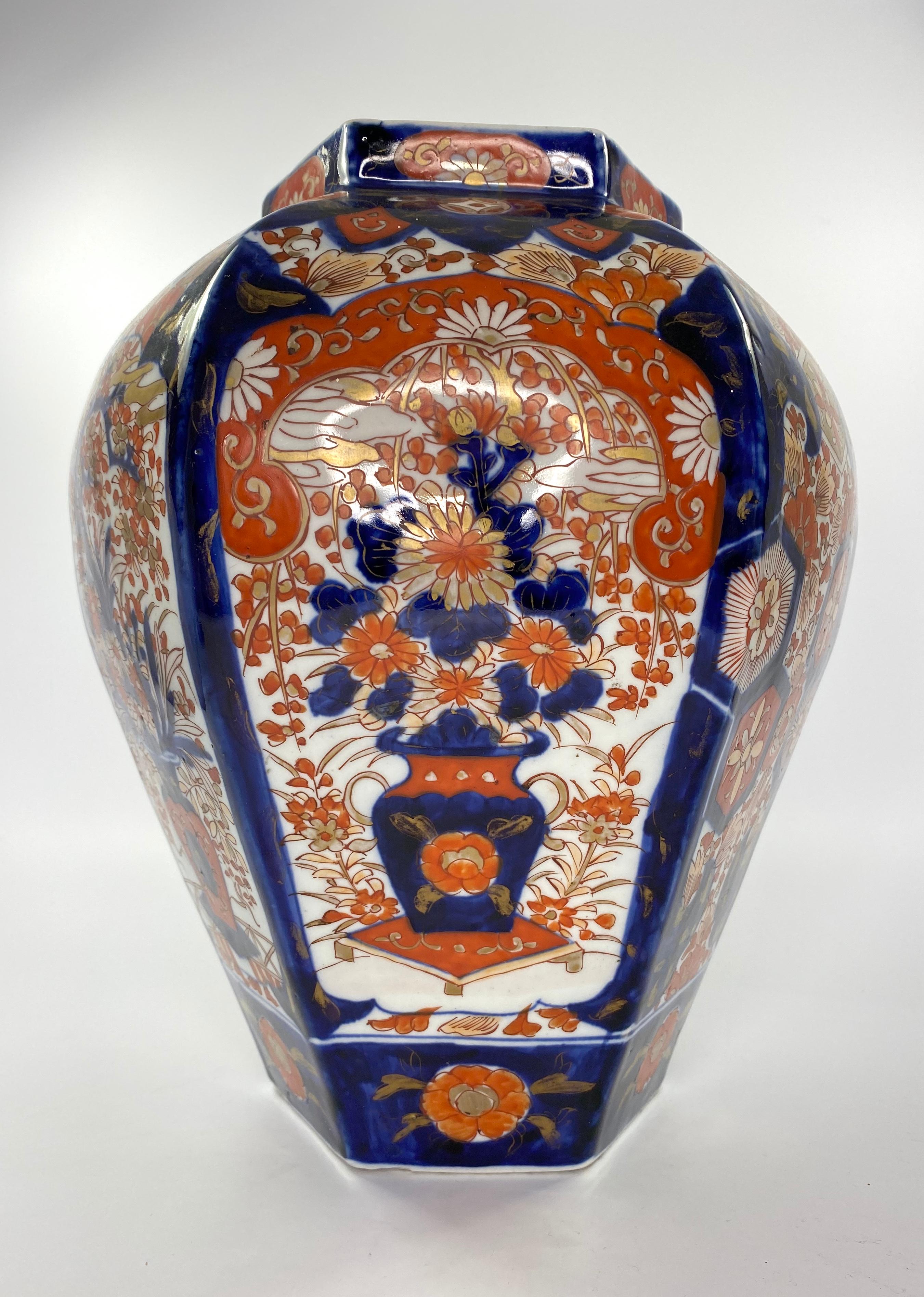 Japanese Imari Porcelain Vase and Cover, circa 1890, Meiji Period In Good Condition In Gargrave, North Yorkshire