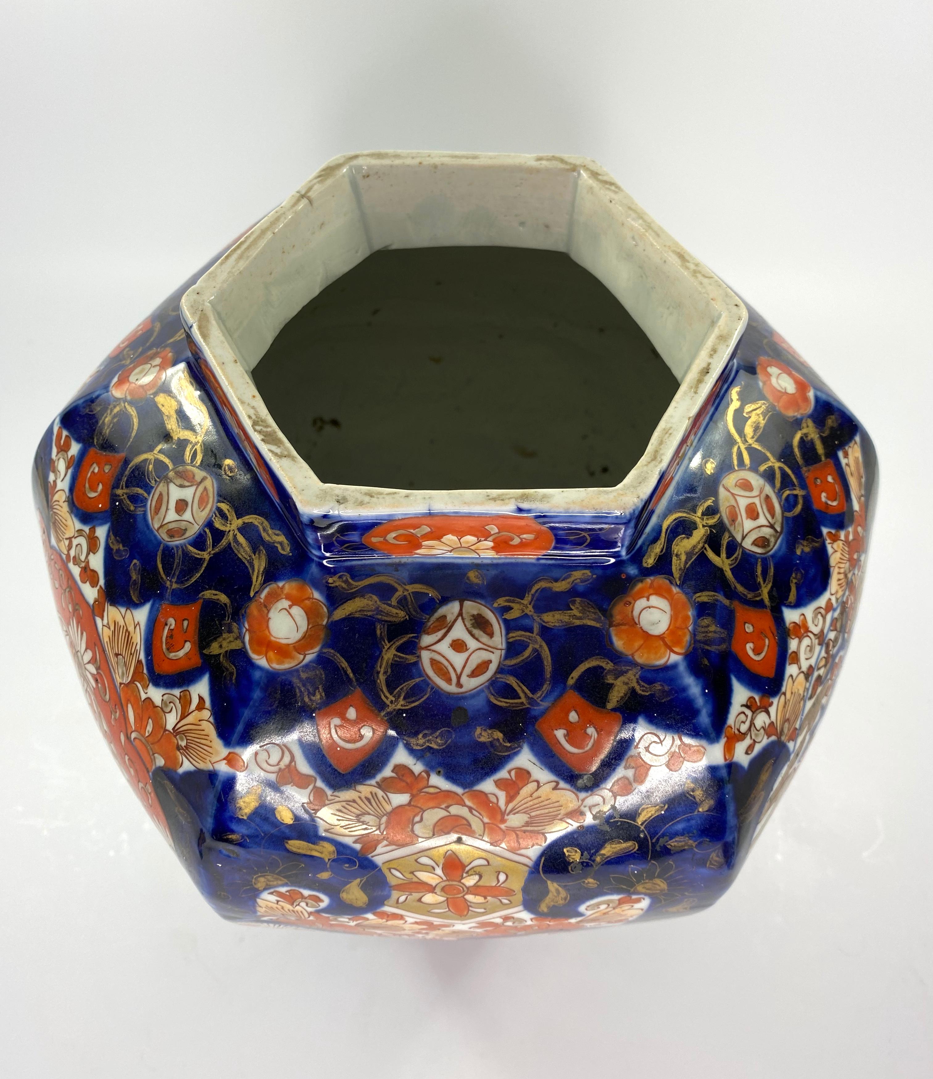 Japanese Imari Porcelain Vase and Cover, circa 1890, Meiji Period 2