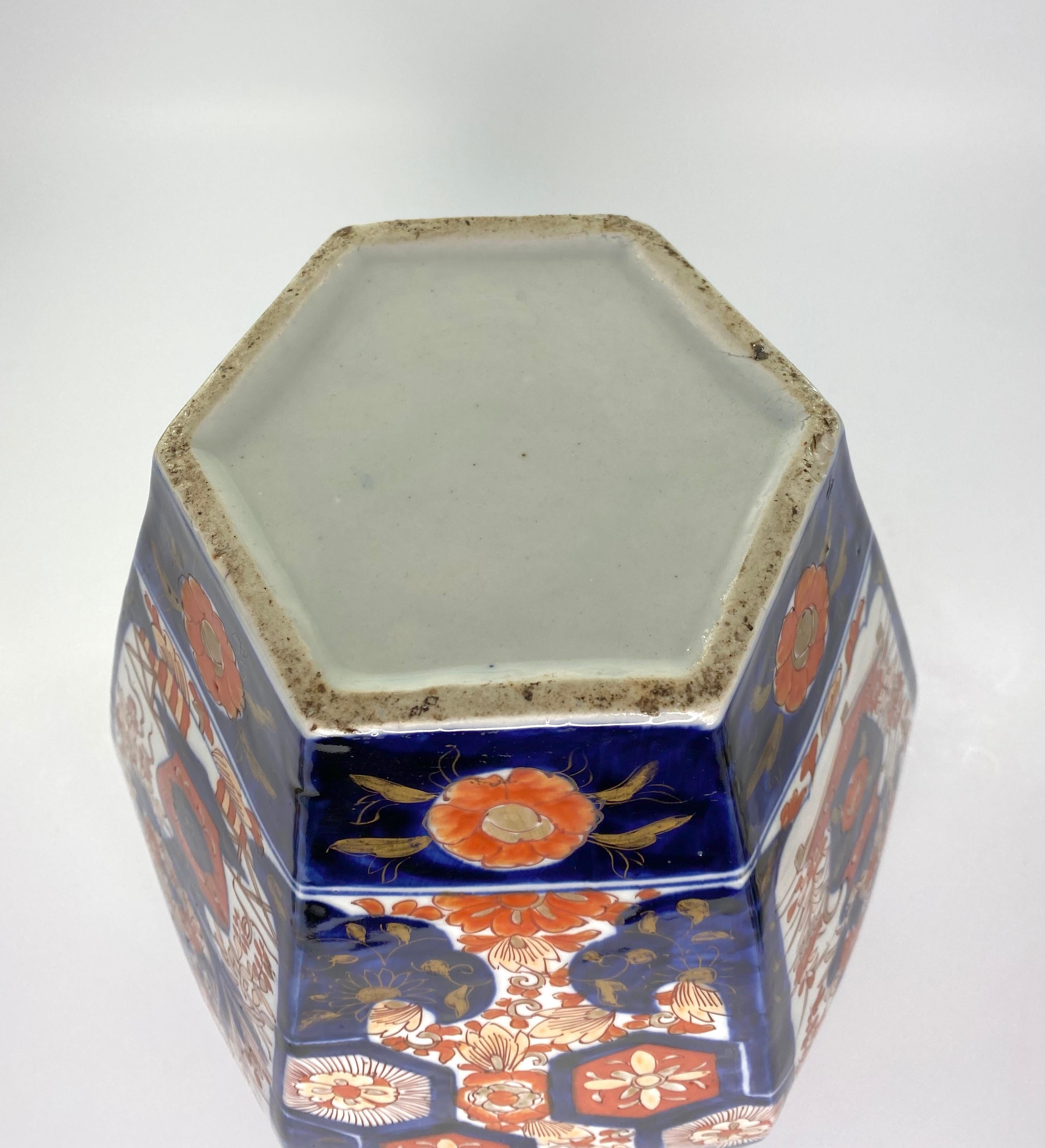 Japanese Imari Porcelain Vase and Cover, circa 1890, Meiji Period 3