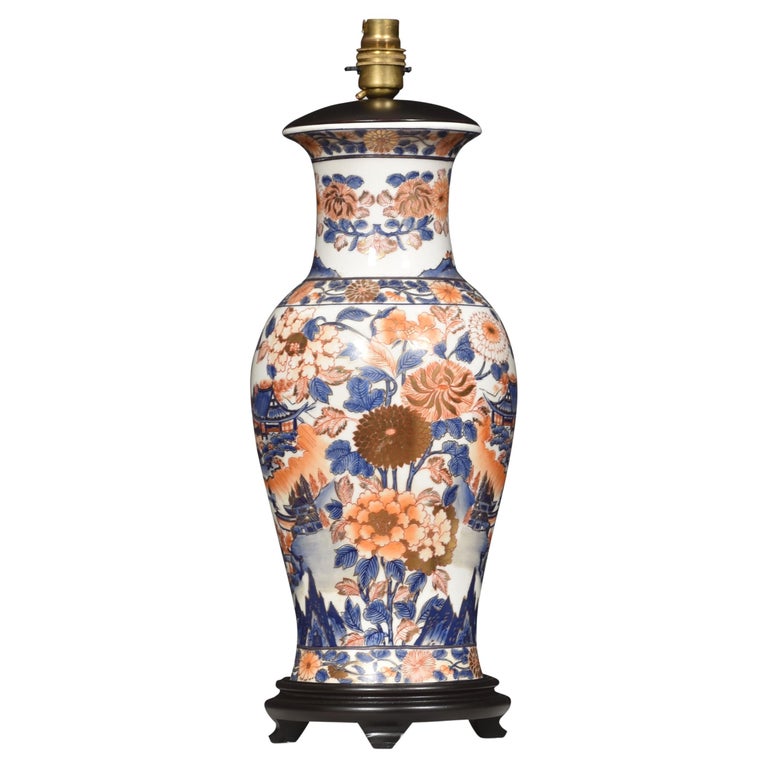Japanese Imari Porcelain Vase For Sale at 1stDibs