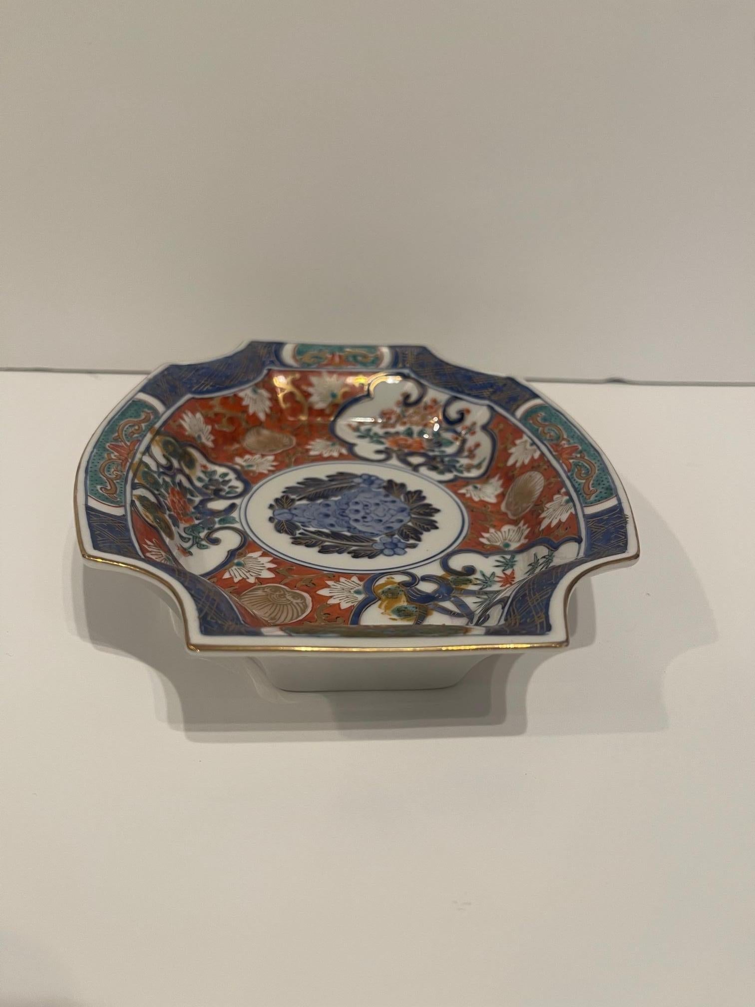 Japanese Imari Small Canted Corner Bowl, 19th Century For Sale 5