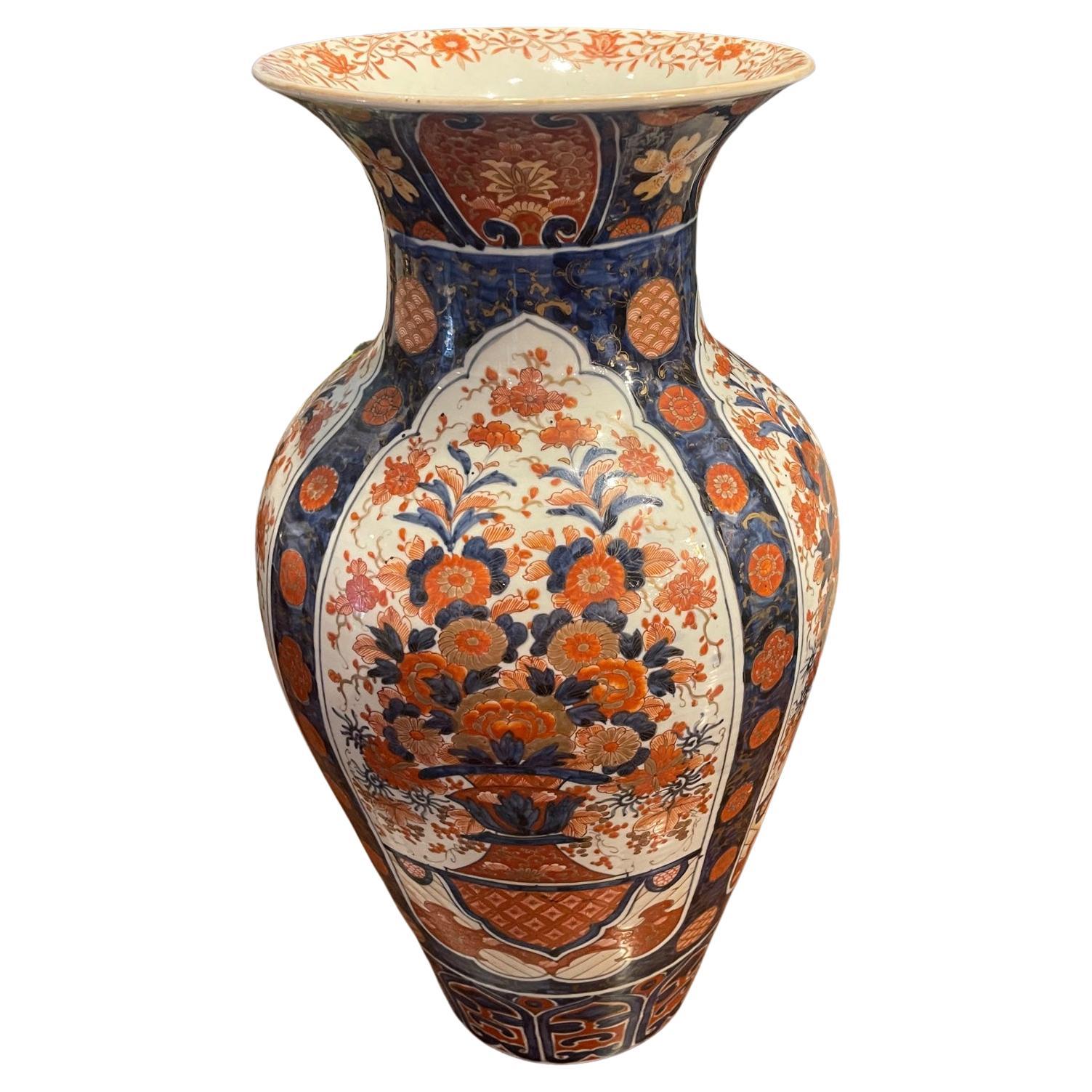 Japanese Imari Temple Vase with all-over Floral Design, 19th Century For Sale