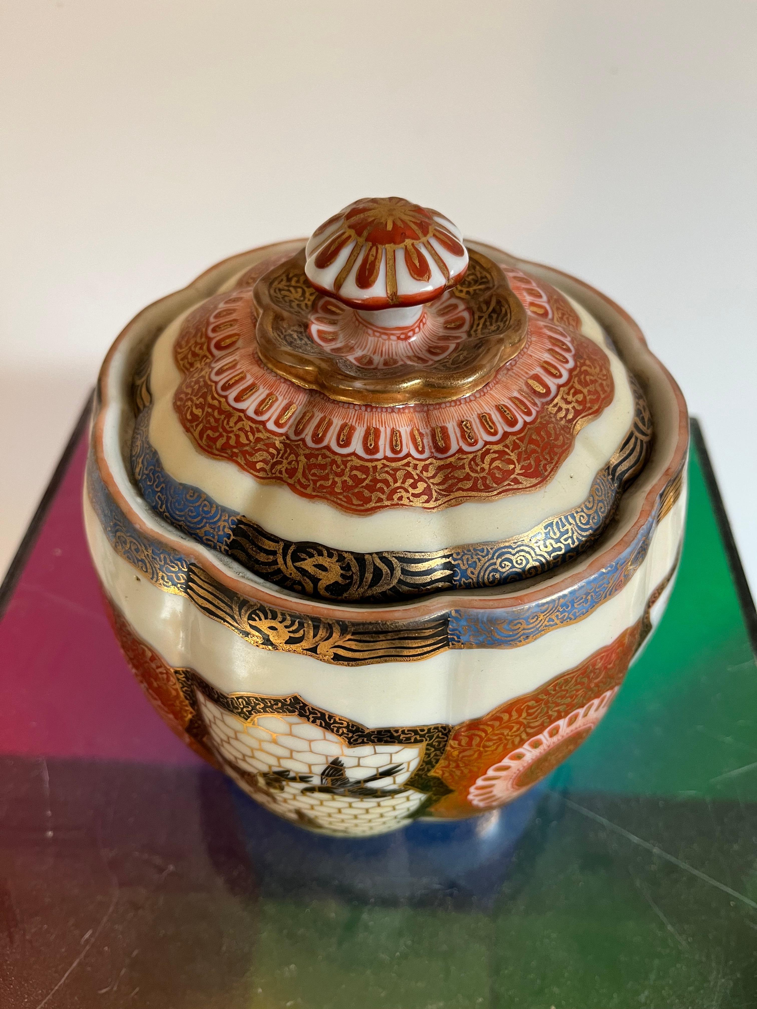 Japanese Imari Tobacco Jar, Meiji Period In Good Condition For Sale In Doylestown, PA