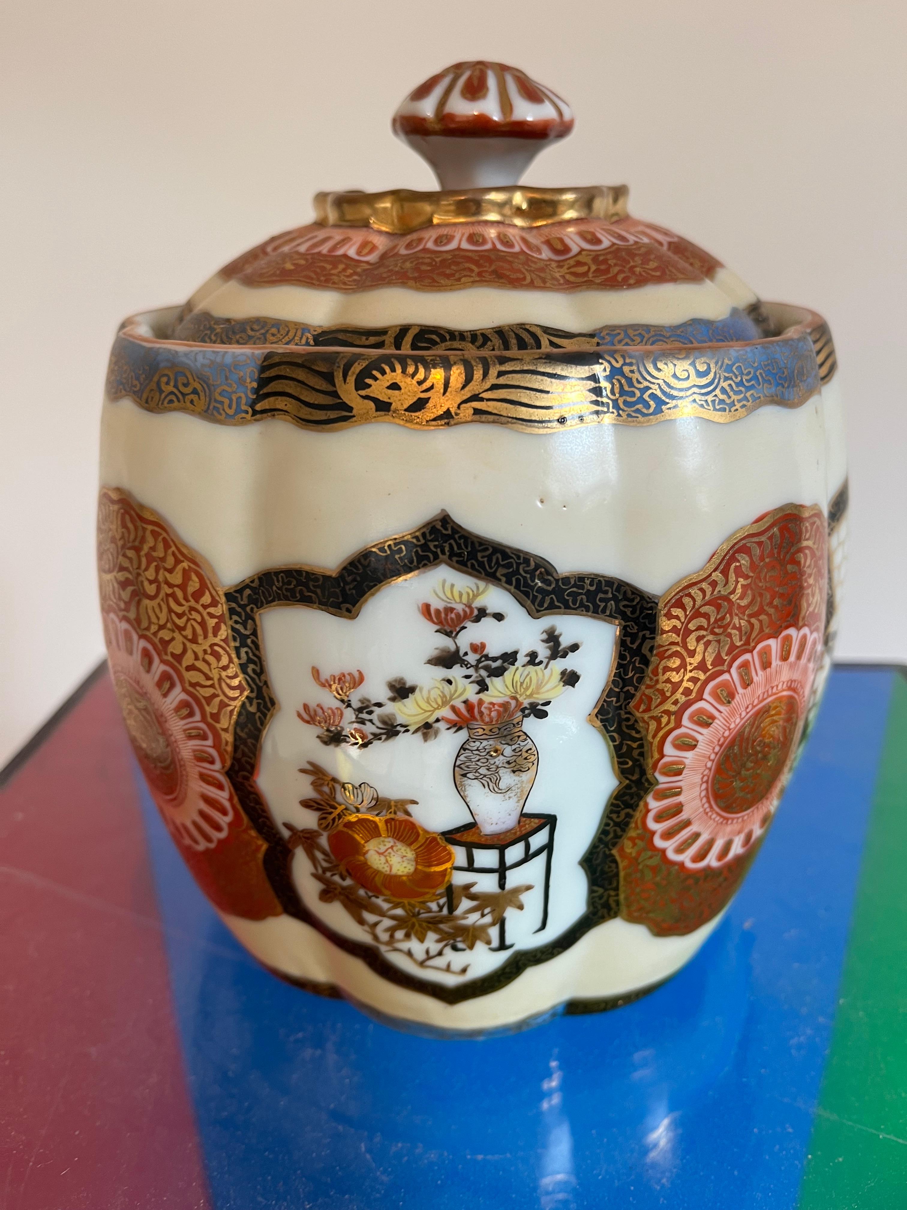 Japanese Imari Tobacco Jar, Meiji Period For Sale 1