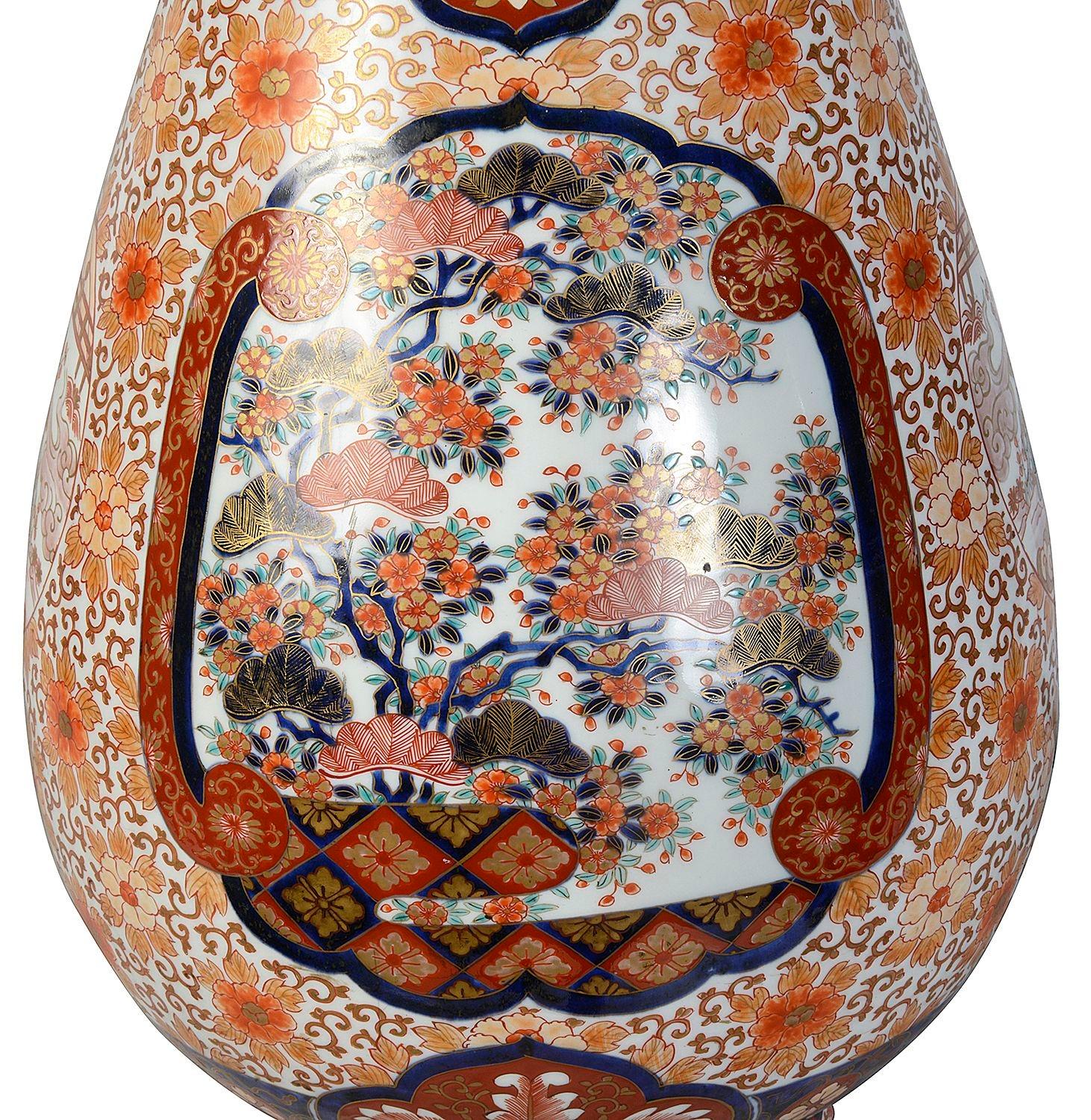 Japanese Imari two handle vase, 61cm, 19th Century In Good Condition For Sale In Brighton, Sussex