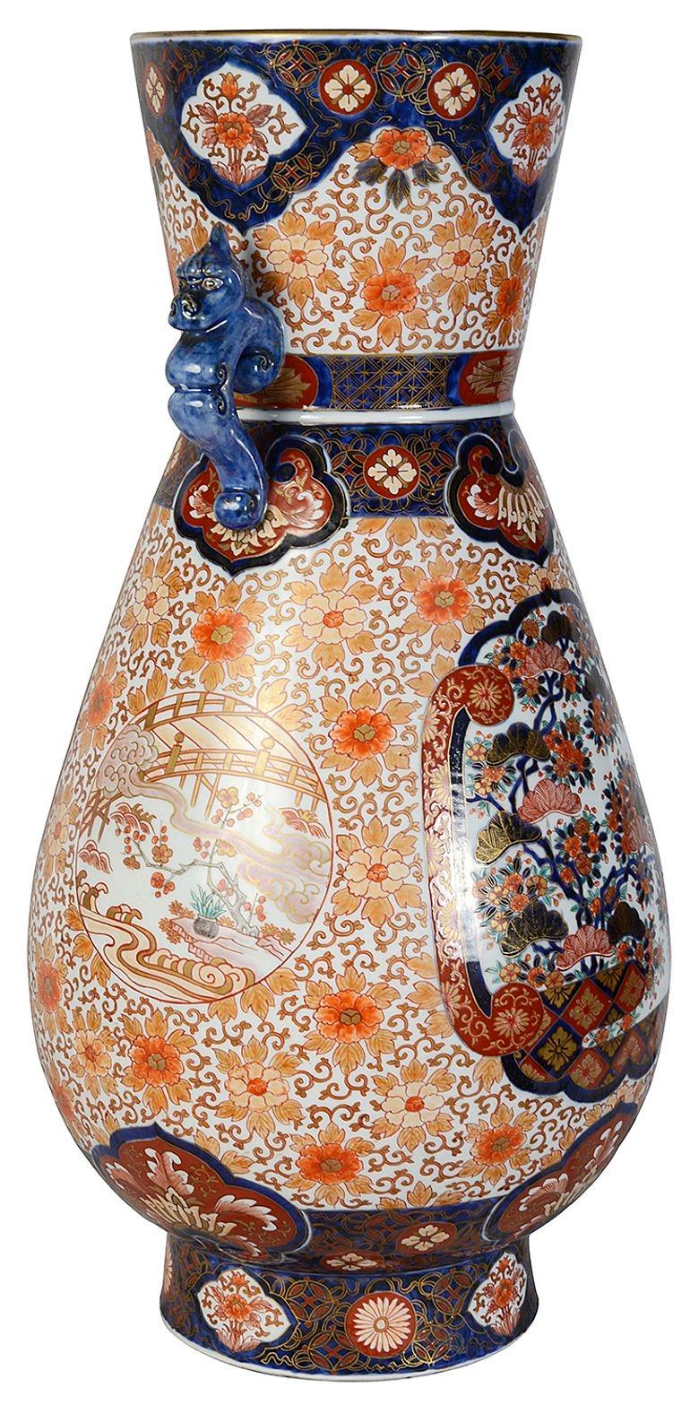 Porcellana Vaso giapponese Imari a due manici, 61 cm, XIX secolo in vendita