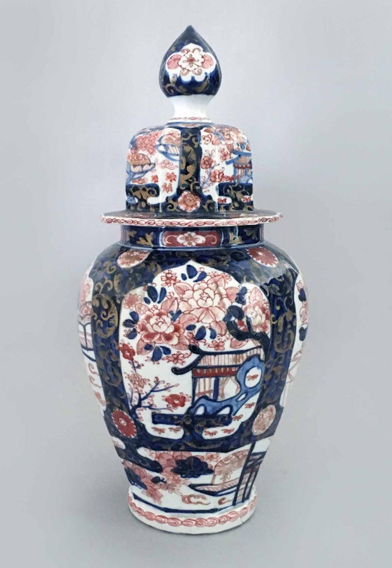 Japanese Imari Vase and Lid For Sale at 1stDibs