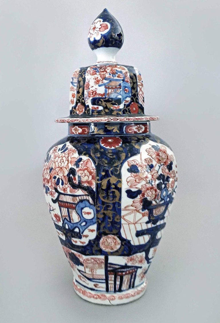 Japanese Imari Vase and Lid For Sale at 1stDibs