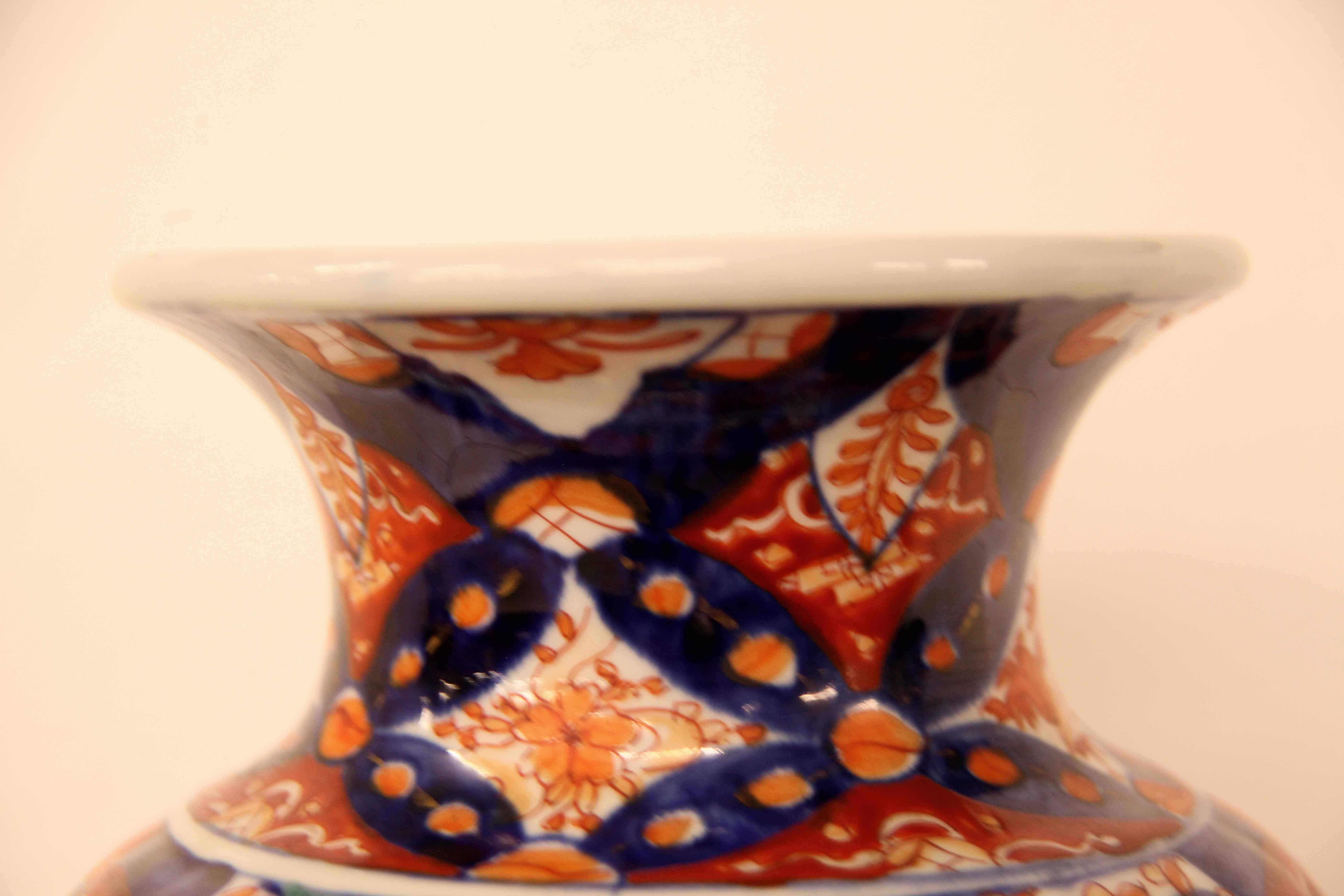 Japanese Imari Vase In Good Condition For Sale In Wilson, NC