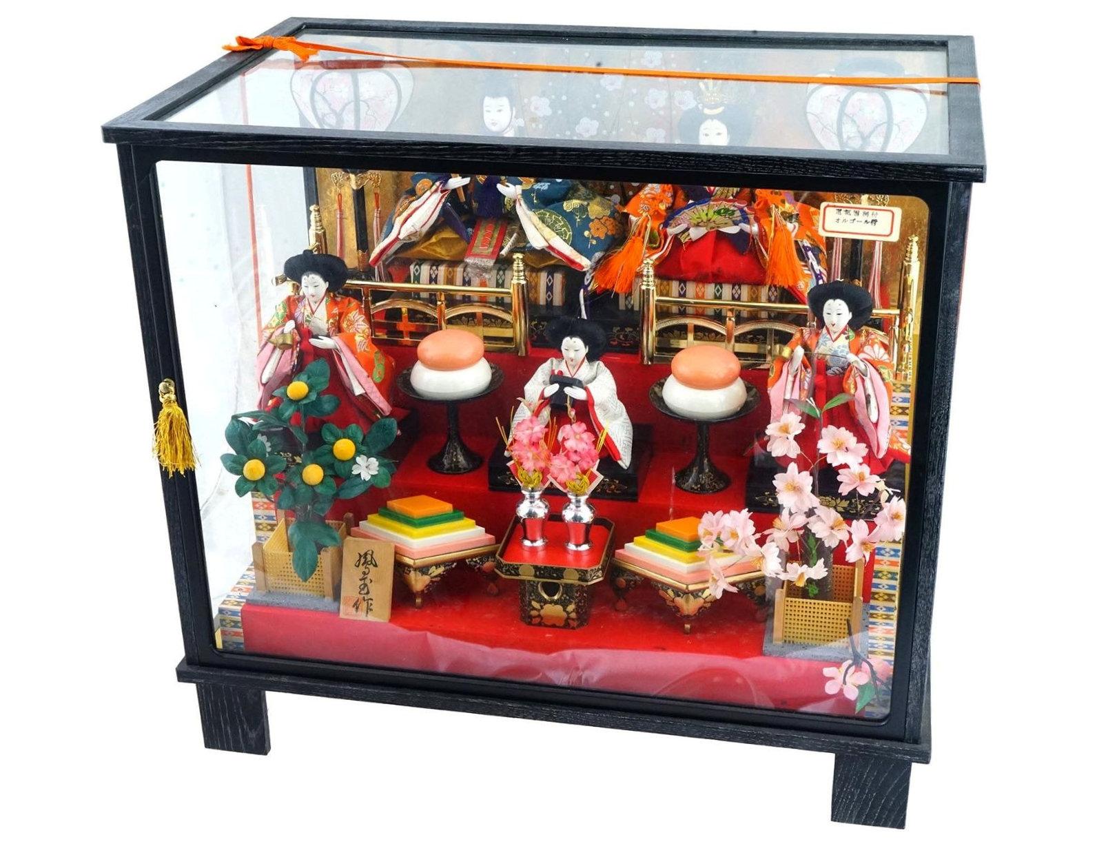 Japanese Imperial Coronation Hinamatsuri Doll Diorama In Good Condition For Sale In New York, NY