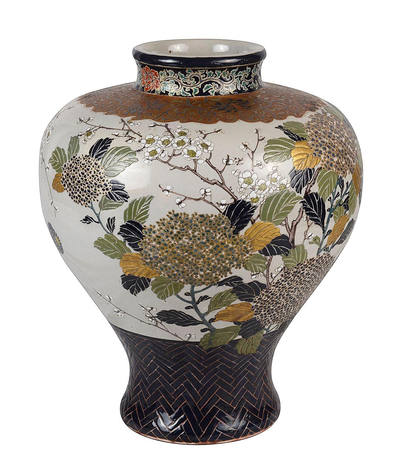 Dipinto a mano Vaso imperiale giapponese Satsuma, circa 1900 in vendita