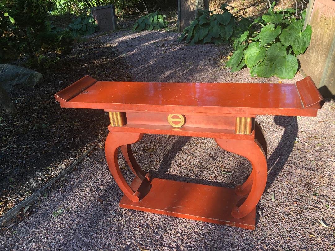 Japan antique handmade, hand carved altar table finished in stunning red lacquer - signed Meiji 28th year, 1895.

A beautiful architectural master work from an old private Japanese collection. Crafted in a convenient size.

Includes an extensive