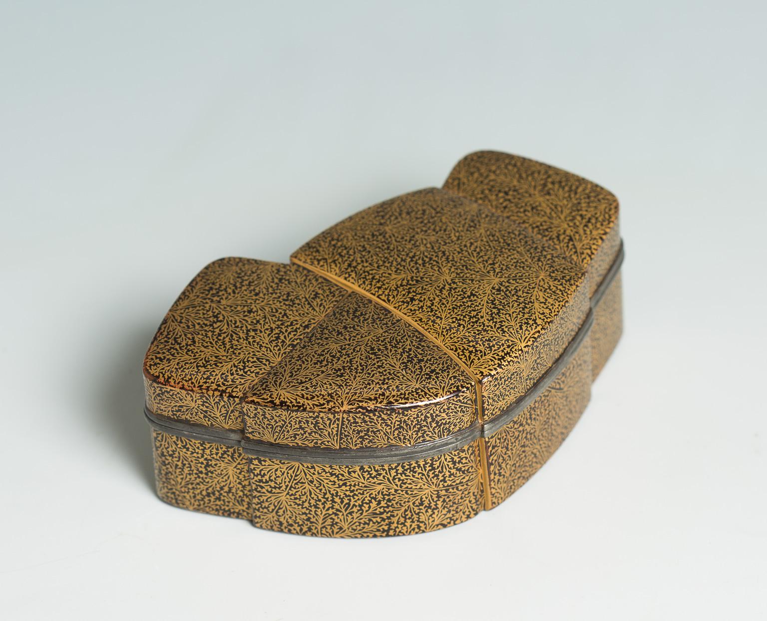 18th Century and Earlier Japanese Incense Box 'Kogo' Shaped as a Knot, Mid Edo Period, 18th Century