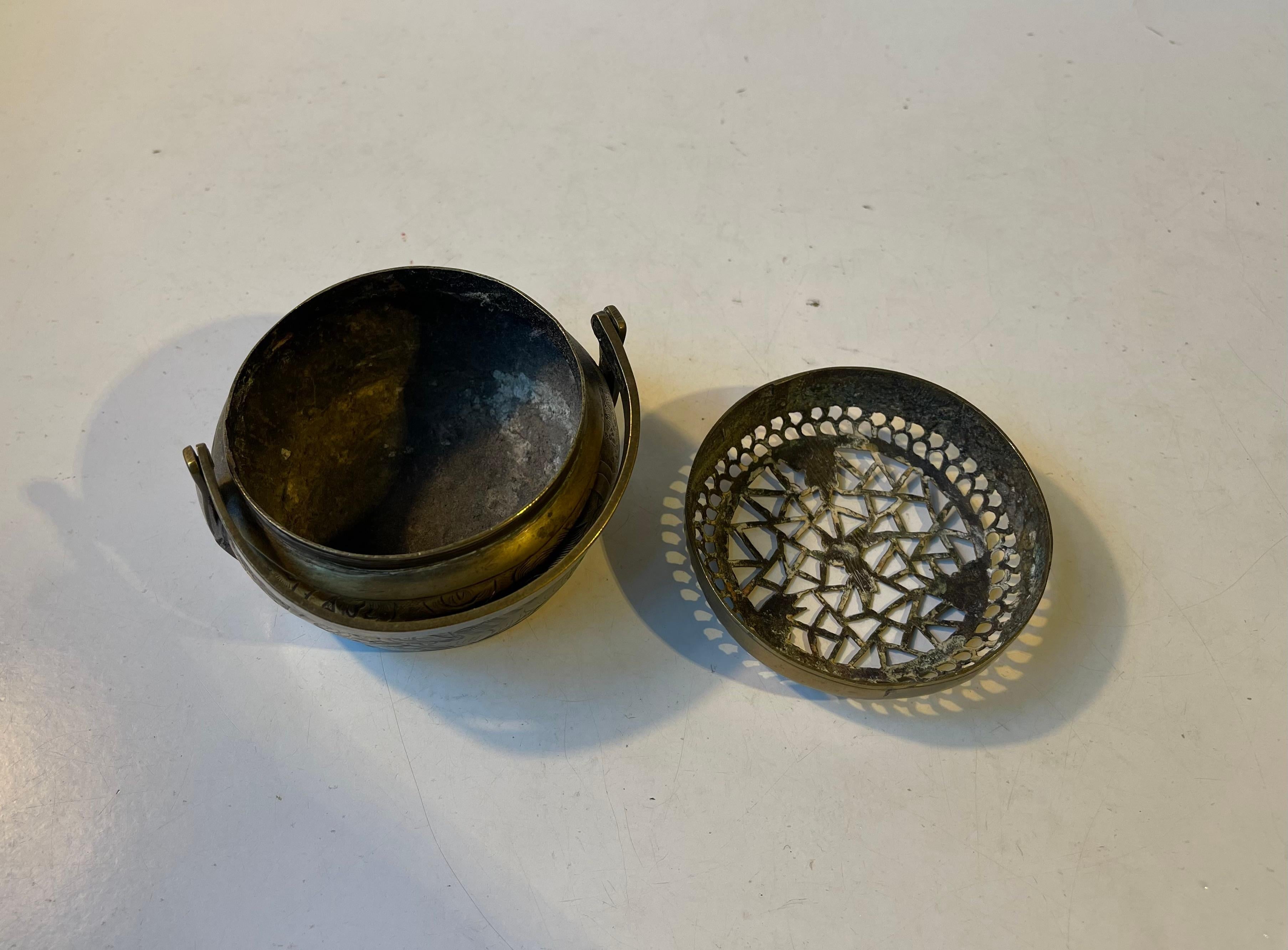 Japanese Incense Burner in Hand-Etched Brass with Komainu, Signed In Fair Condition For Sale In Esbjerg, DK