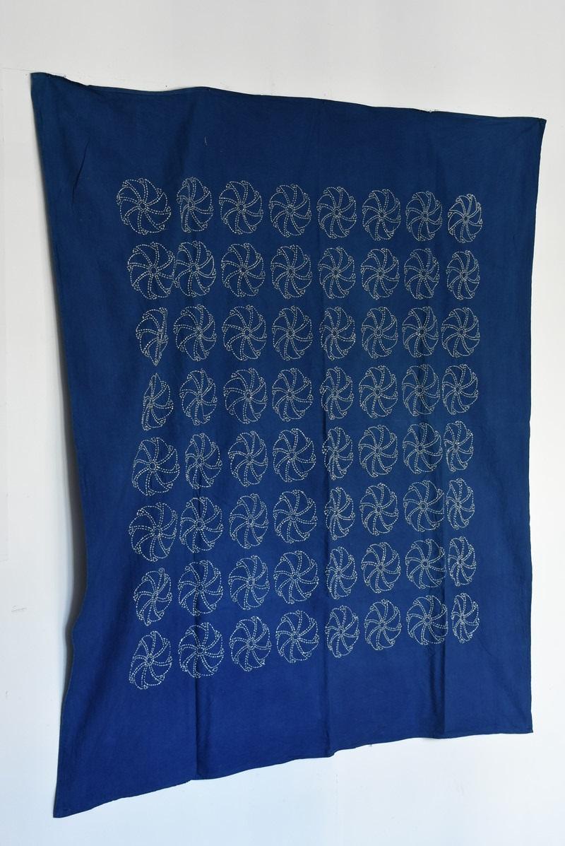 Tissu de broderie japonaise indigo teint à l'ancienne / motif de jouet japonais / 1912-1960 en vente 6