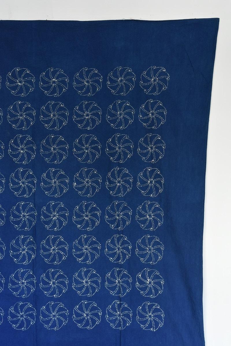 Japonais Tissu de broderie japonaise indigo teint à l'ancienne / motif de jouet japonais / 1912-1960 en vente