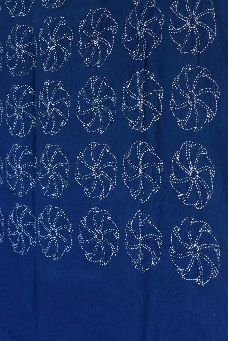 Tissu de broderie japonaise indigo teint à l'ancienne / motif de jouet japonais / 1912-1960 en vente 1