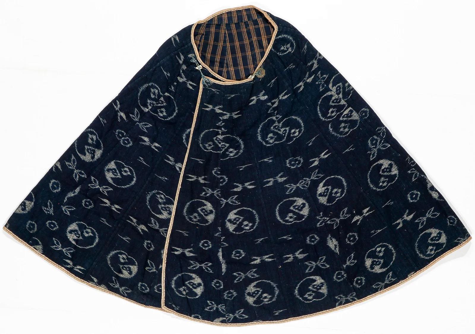 Known in Japanese as Bozugappa (priest's raincoat), this cape-like garment was worn by the travelers in Japan circa late 19th century to early 20th century (end of Meiji period). Derived from the cape worn by the Portuguese missionary, who first