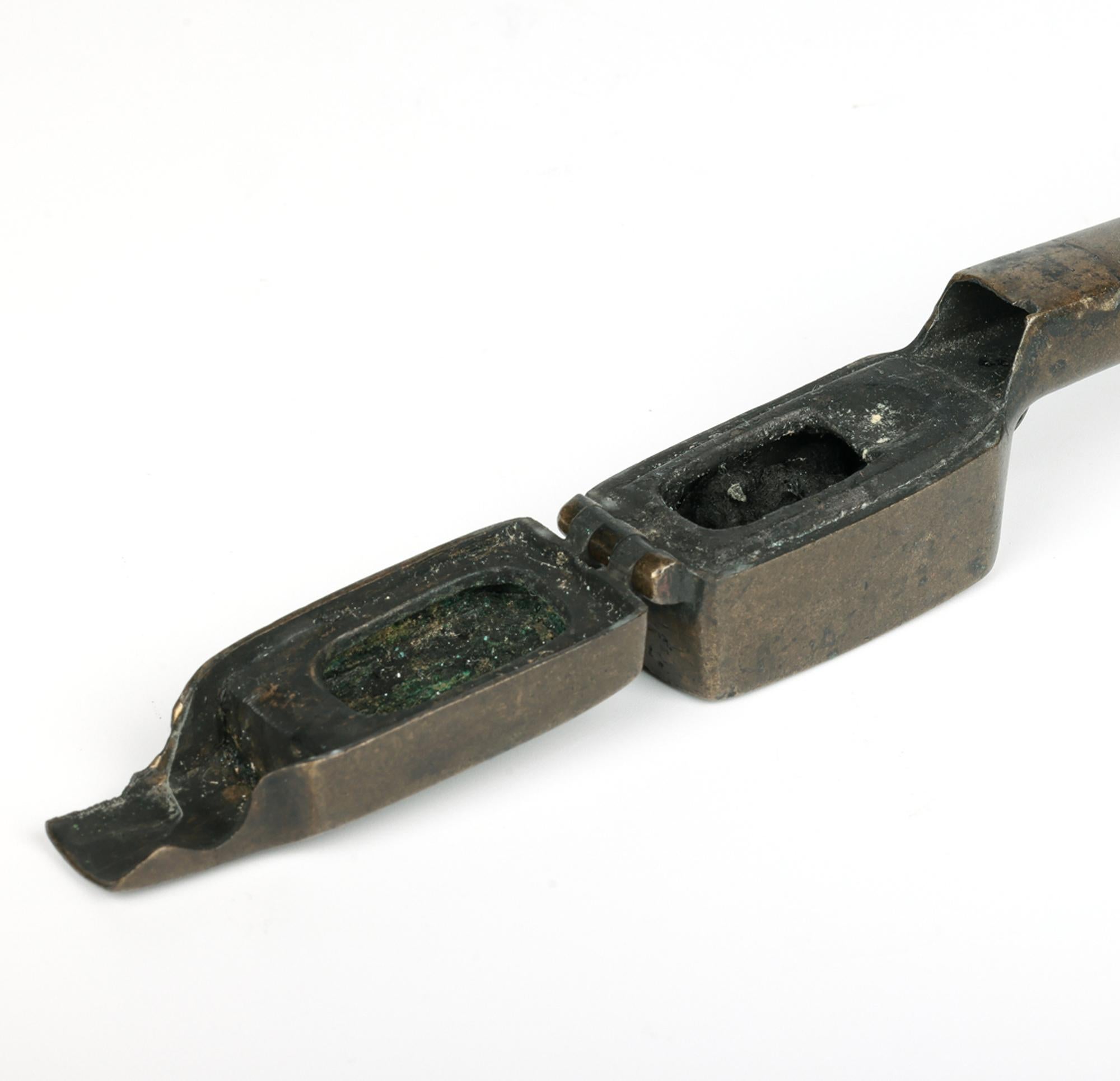 Japanese Inlaid Bronze Yatate Scholars Travelling Inkwell In Good Condition For Sale In Bishop's Stortford, Hertfordshire