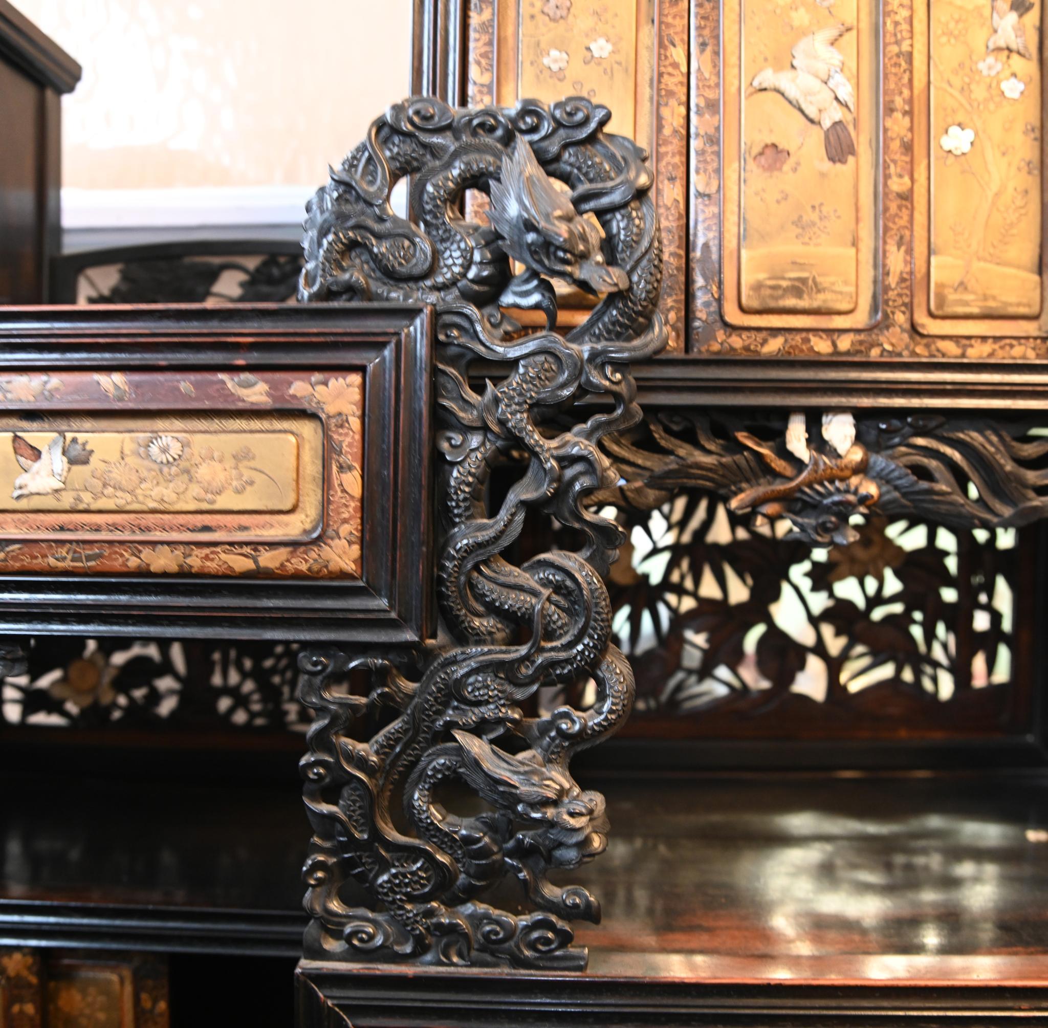 Armadio intarsiato giapponese con cassapanca laccata Santuario Meiji 1860 In condizioni buone in vendita a Potters Bar, GB