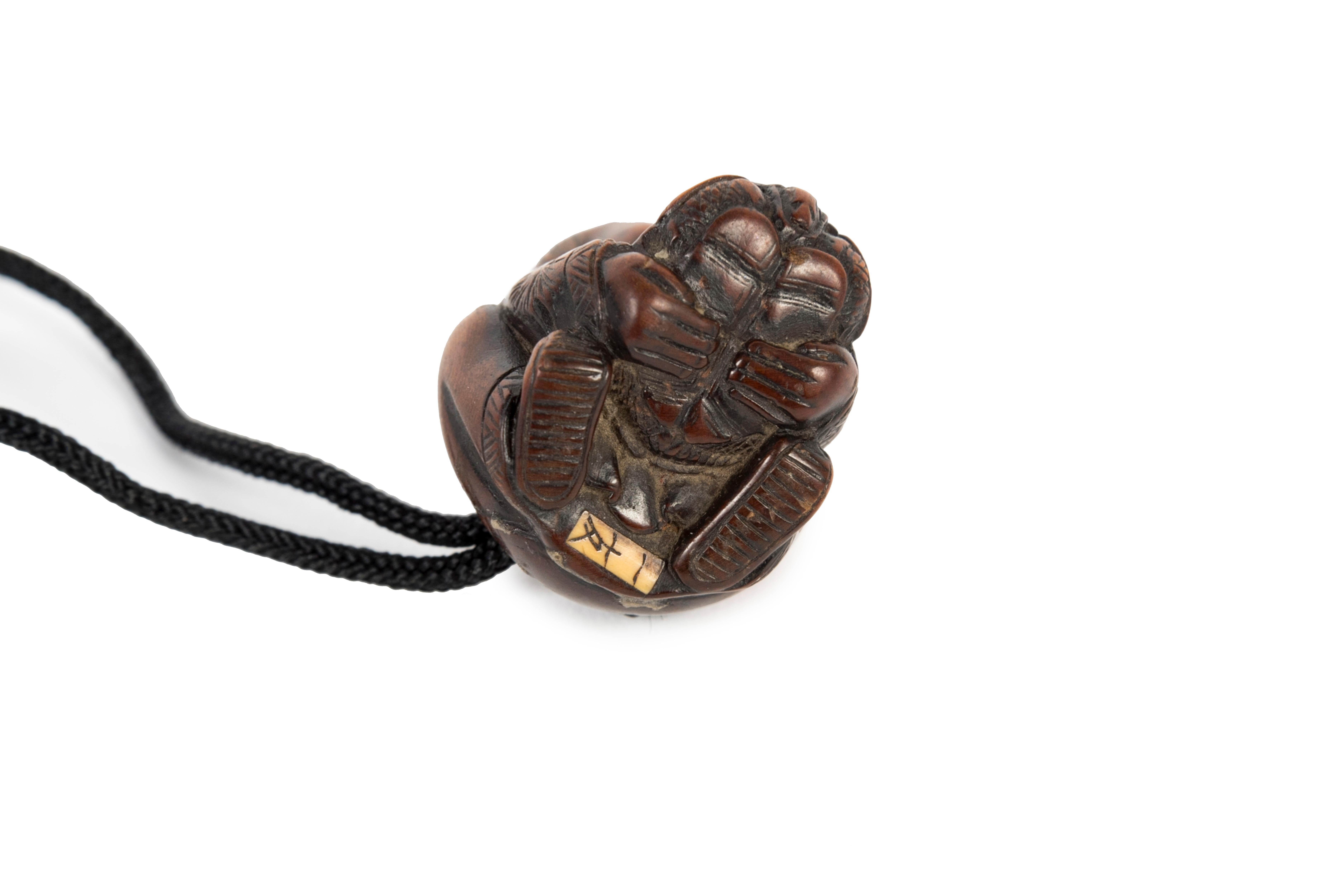 Japanese inro box in black and gold lacquer with a decor of snowy landscape For Sale 2