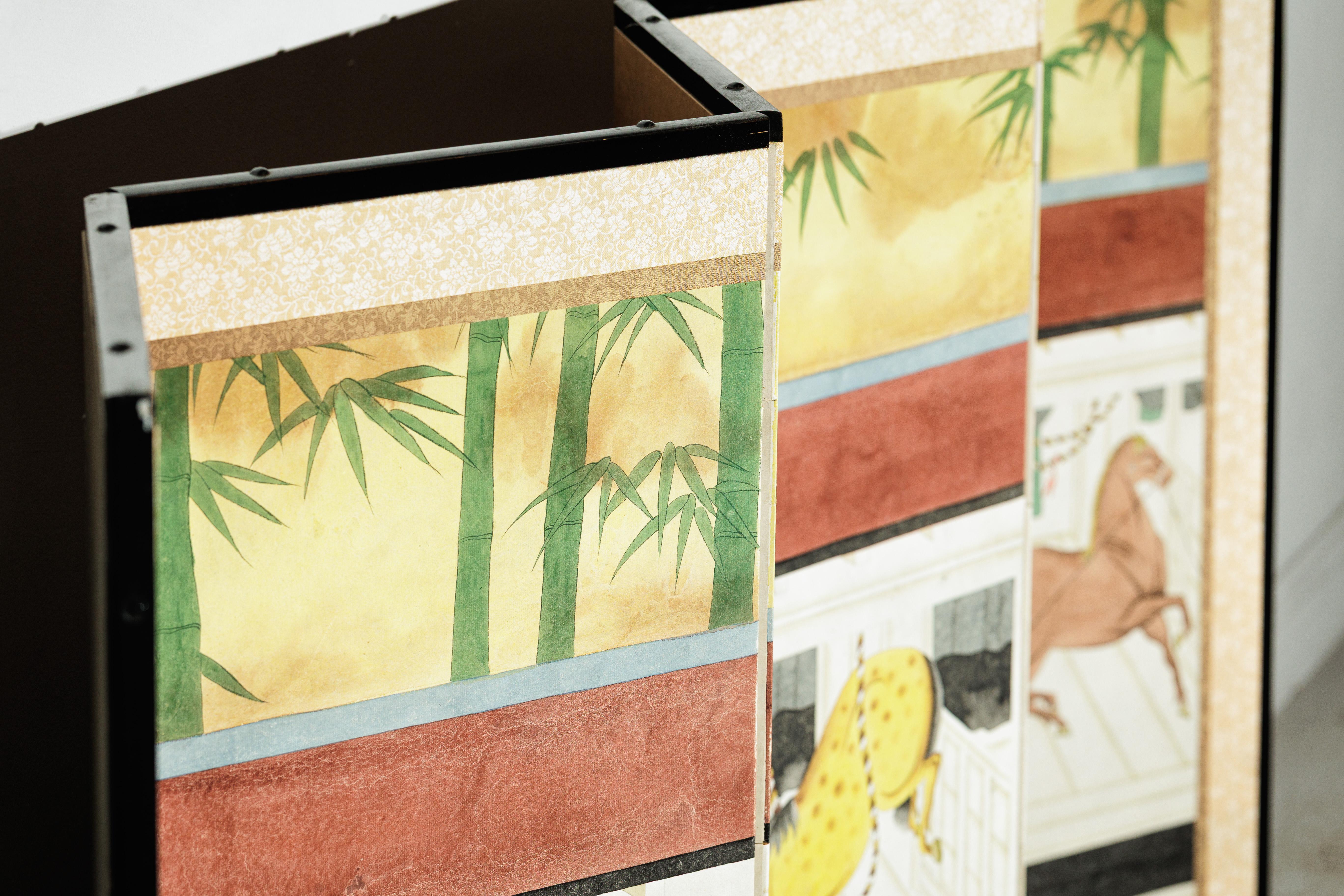 Japanisch inspirierte Sechs-Panel-Bildschirm mit Pferden im Stall mit Bambus-Hintergrund im Angebot 11