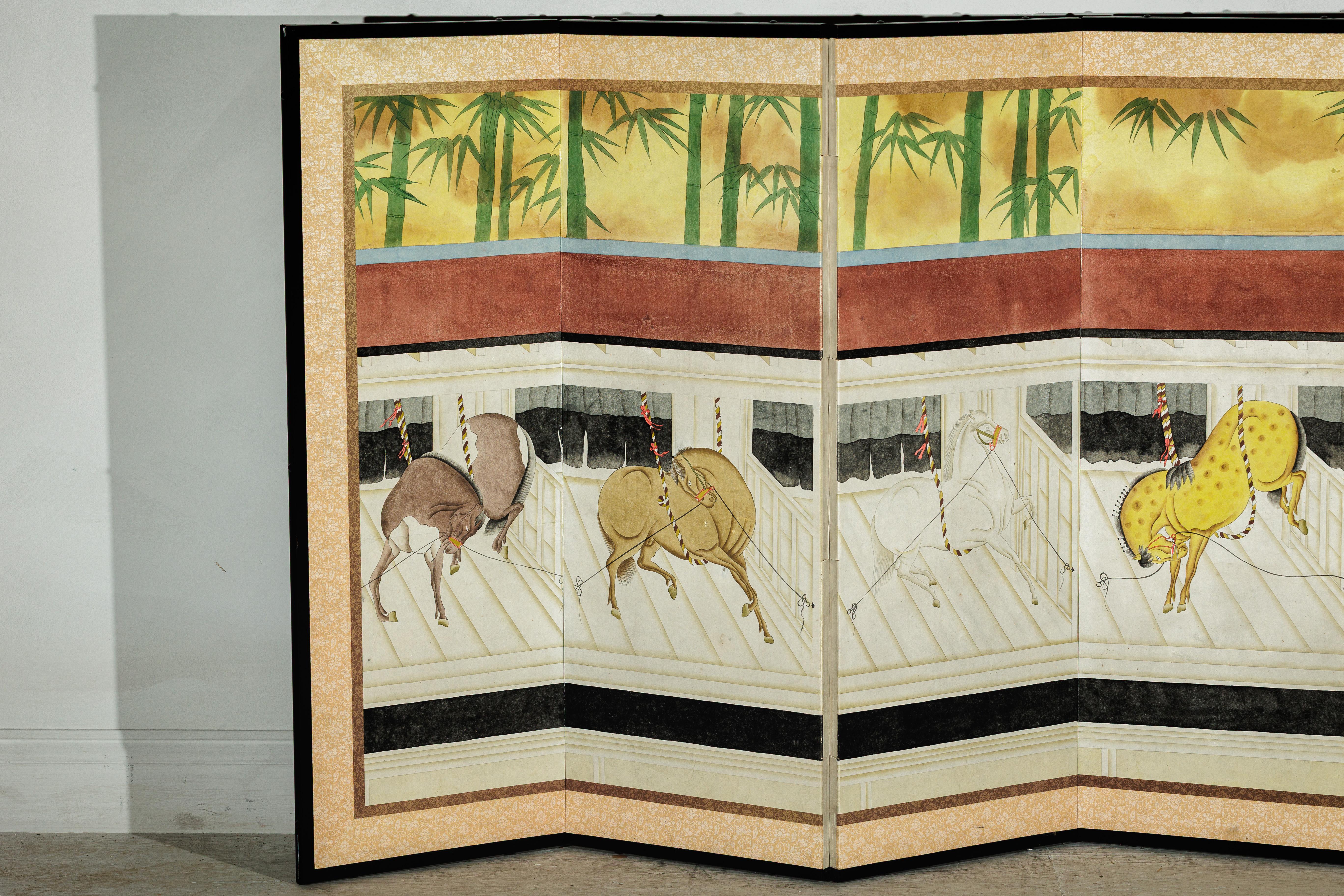 Japanisch inspirierte Sechs-Panel-Bildschirm mit Pferden im Stall mit Bambus-Hintergrund (Handbemalt) im Angebot