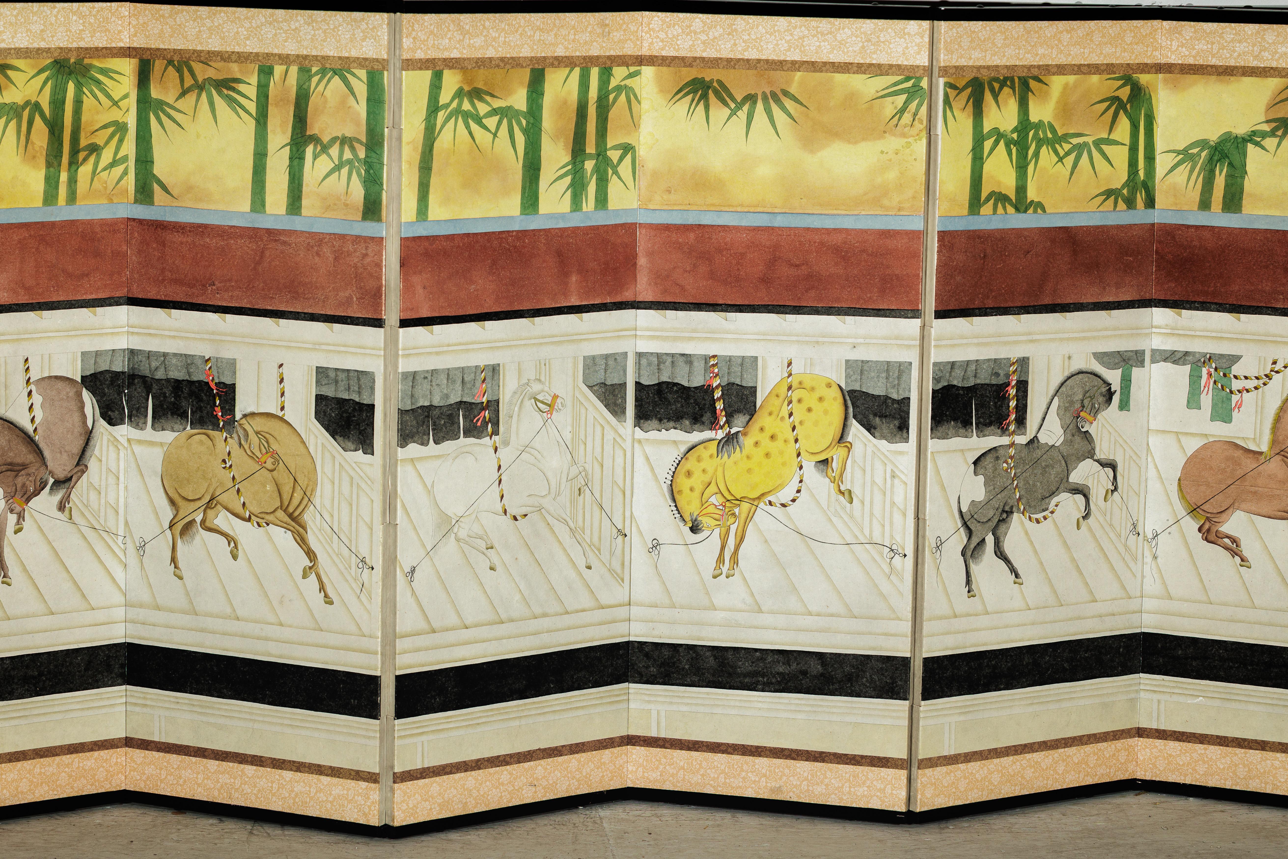 Japanisch inspirierte Sechs-Panel-Bildschirm mit Pferden im Stall mit Bambus-Hintergrund im Zustand „Gut“ im Angebot in Yonkers, NY