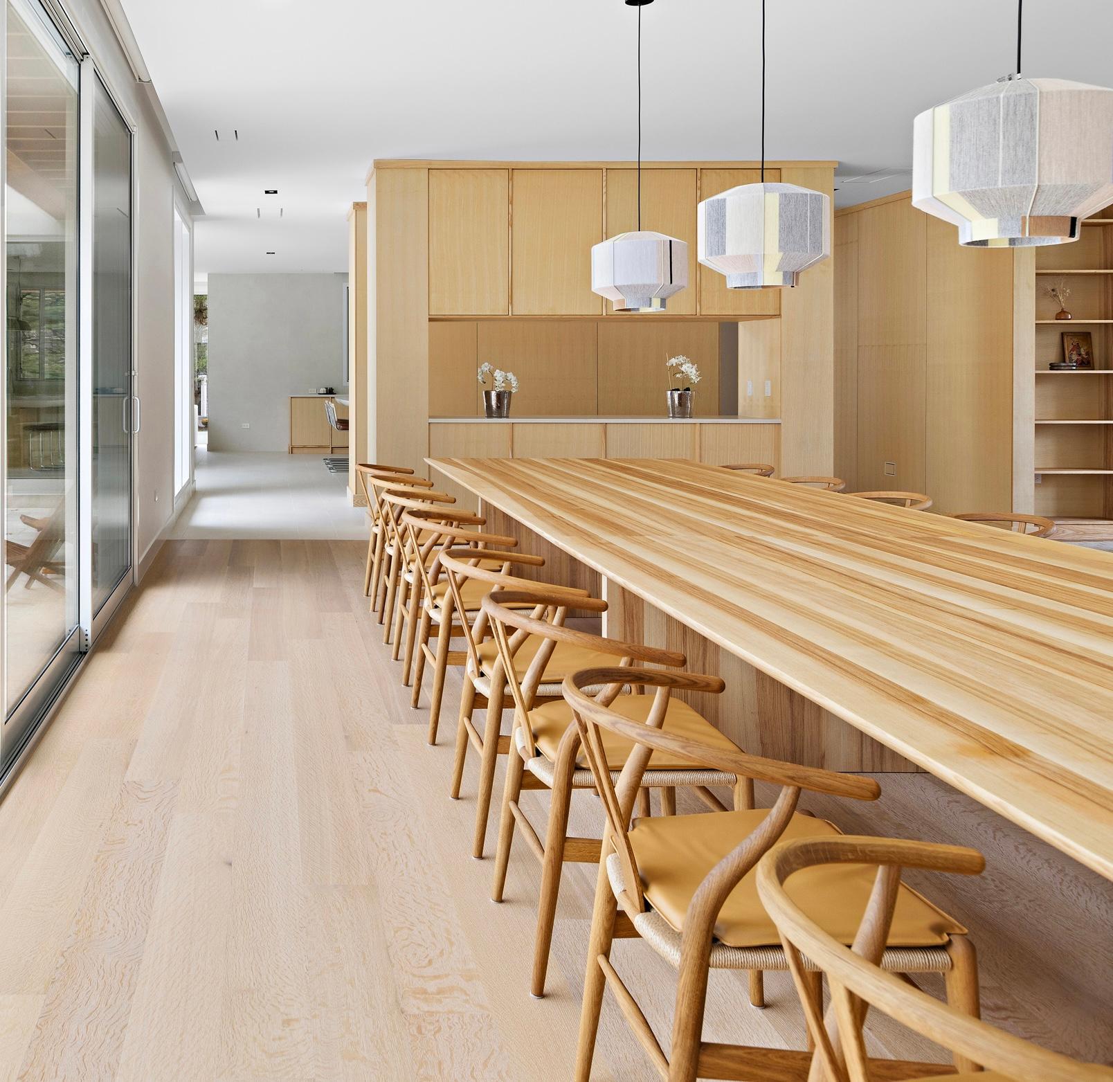 Moderne Table de salle à manger en frêne massif d'inspiration japonaise 20 places, sur mesure en vente