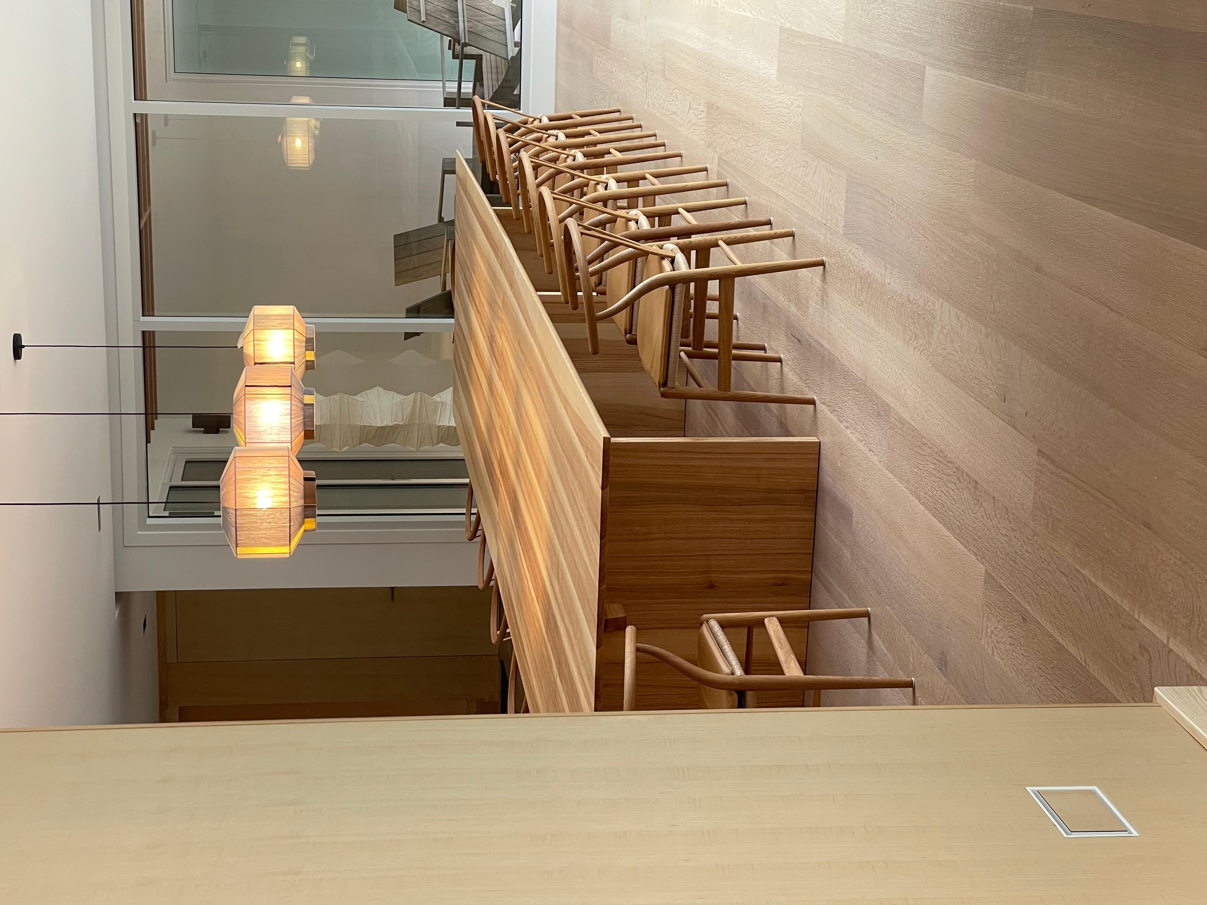 Américain Table de salle à manger en frêne massif d'inspiration japonaise 20 places, sur mesure en vente