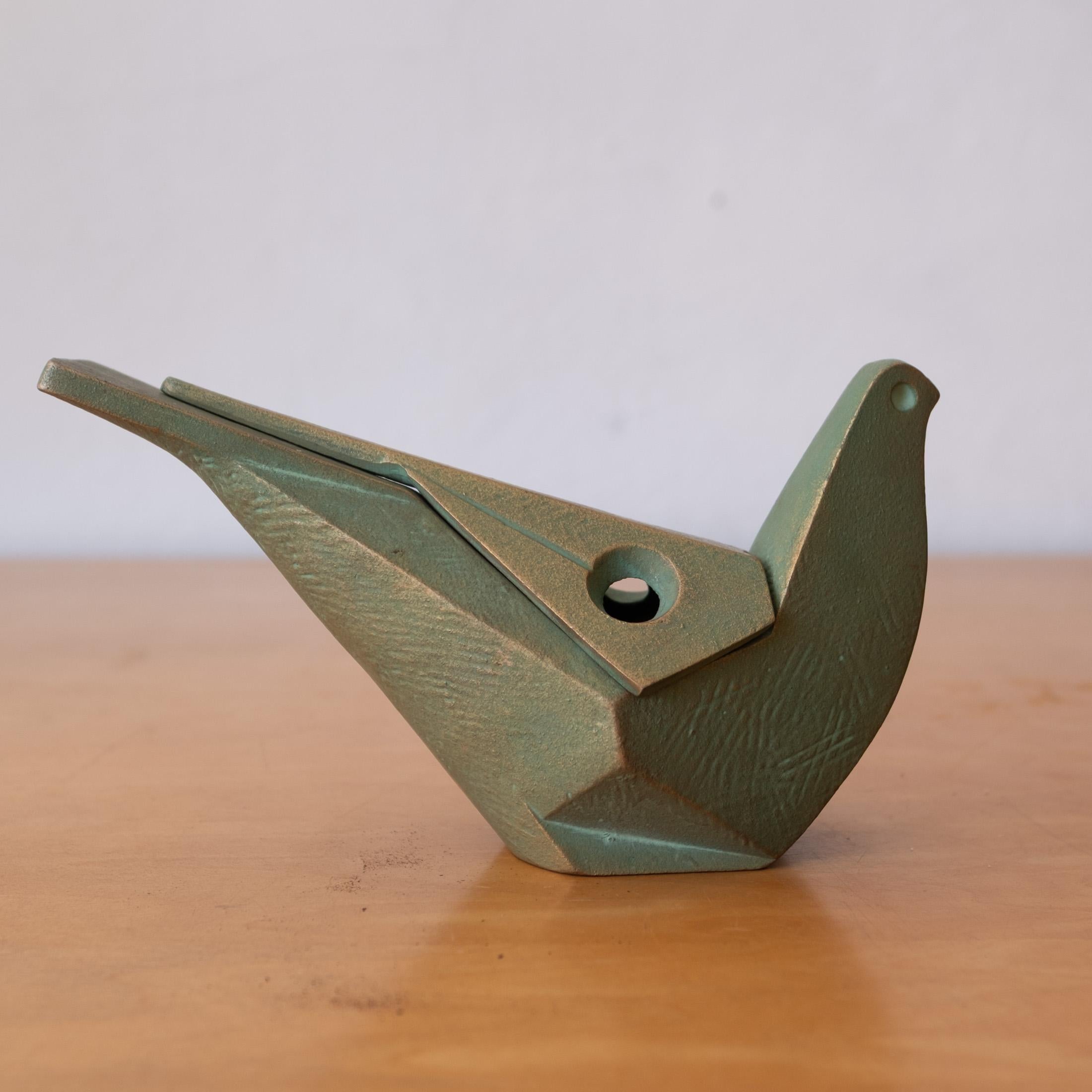 Japanese Iron Abstract Bird Sculpture or Incense Burner en venta 3