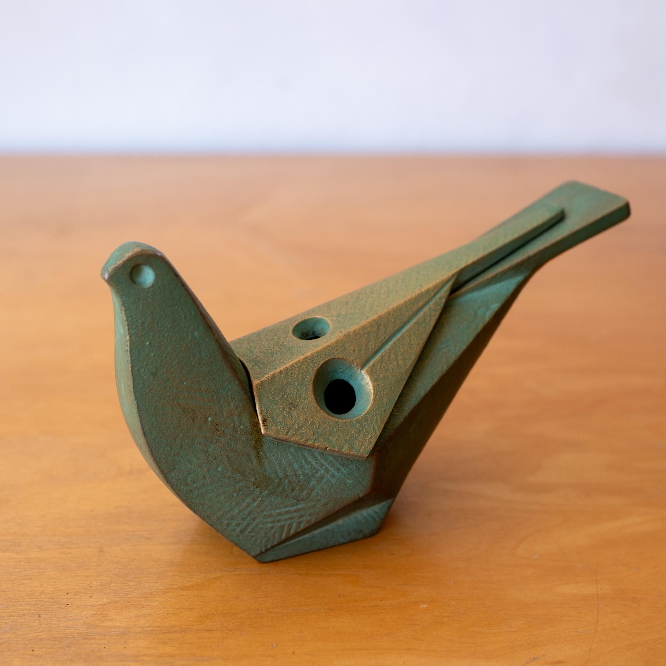 Japanese Iron Abstract Bird Sculpture or Incense Burner Moderno de mediados de siglo en venta