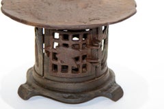 Japanische Gartenlaterne aus Eisen in Altgold und Bambus