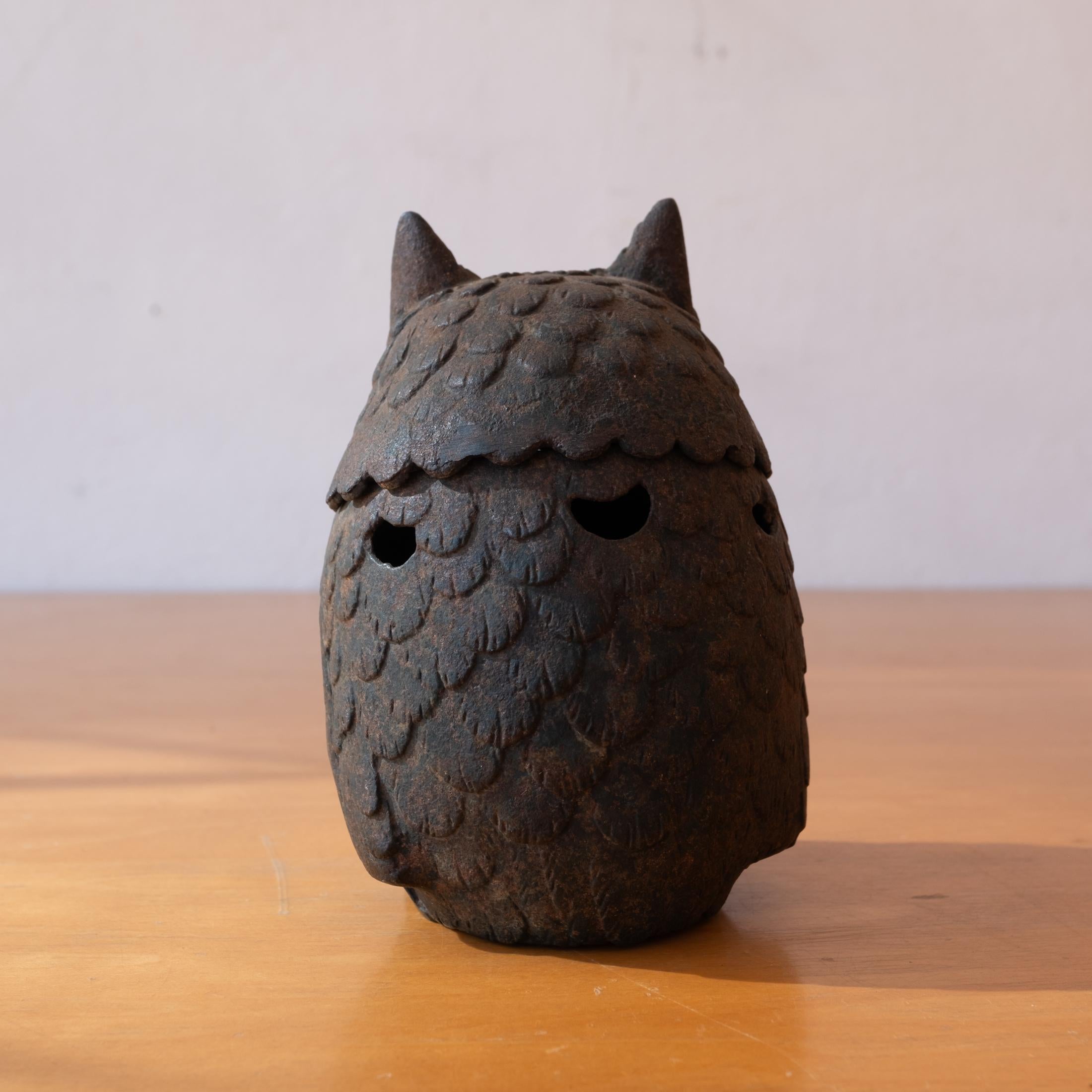 Lanterne d'encens japonaise en fer avec hibou en vente 2