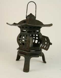 Lanterne d'extérieur en forme de pagode en fer japonais