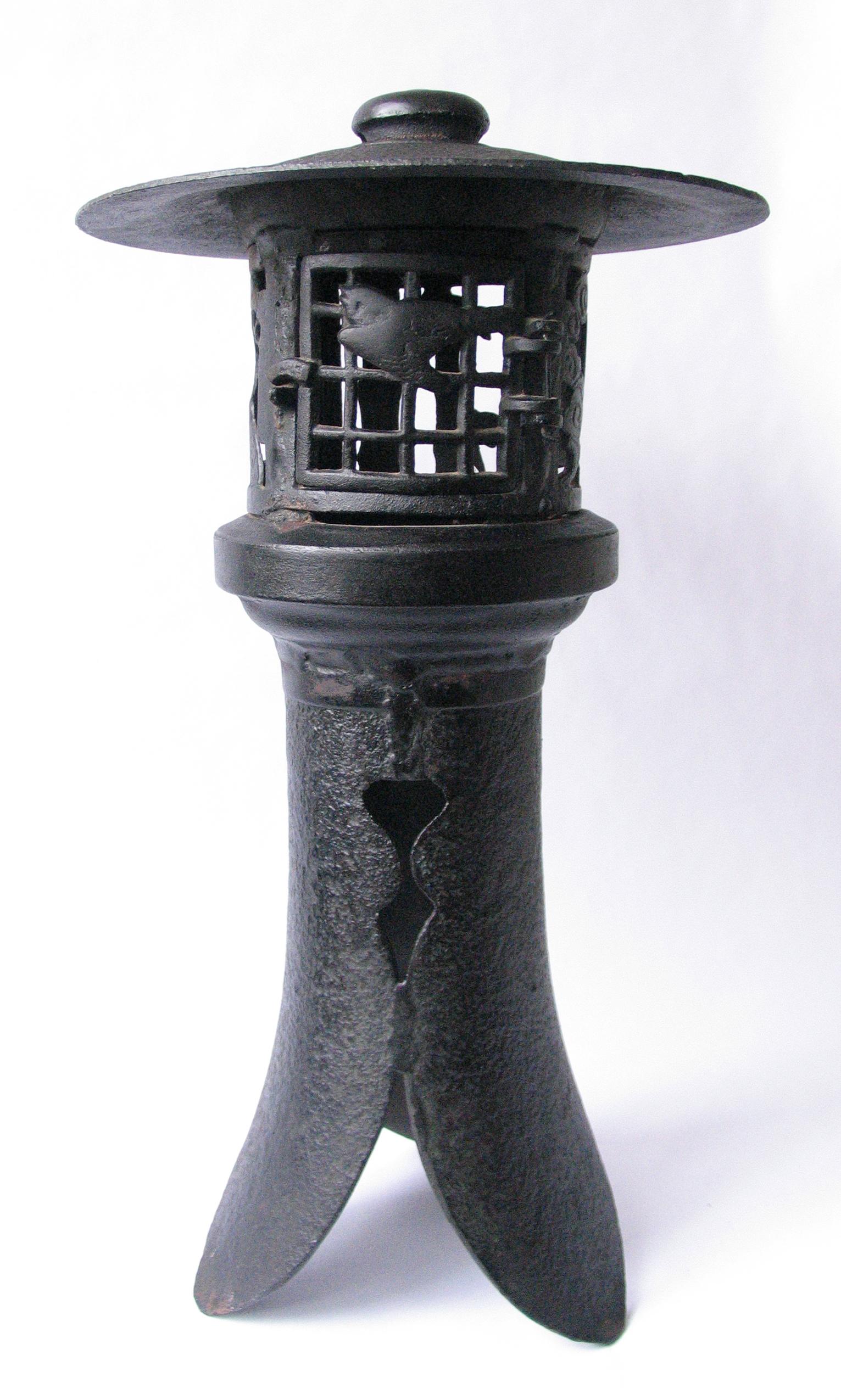 Japanese Iron Pagoda Garden Lantern In Good Condition For Sale In New York, NY