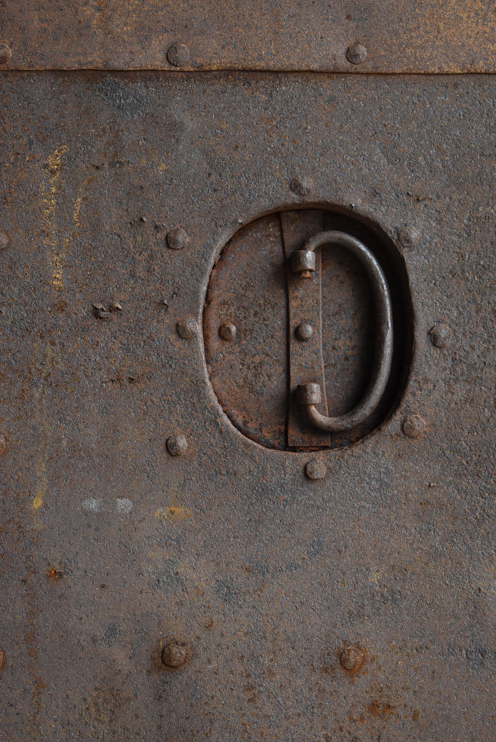 Japanese Antique Iron Plate Door 1860s-1900s / Low Table Sofa Table Wabi Sabi For Sale 4
