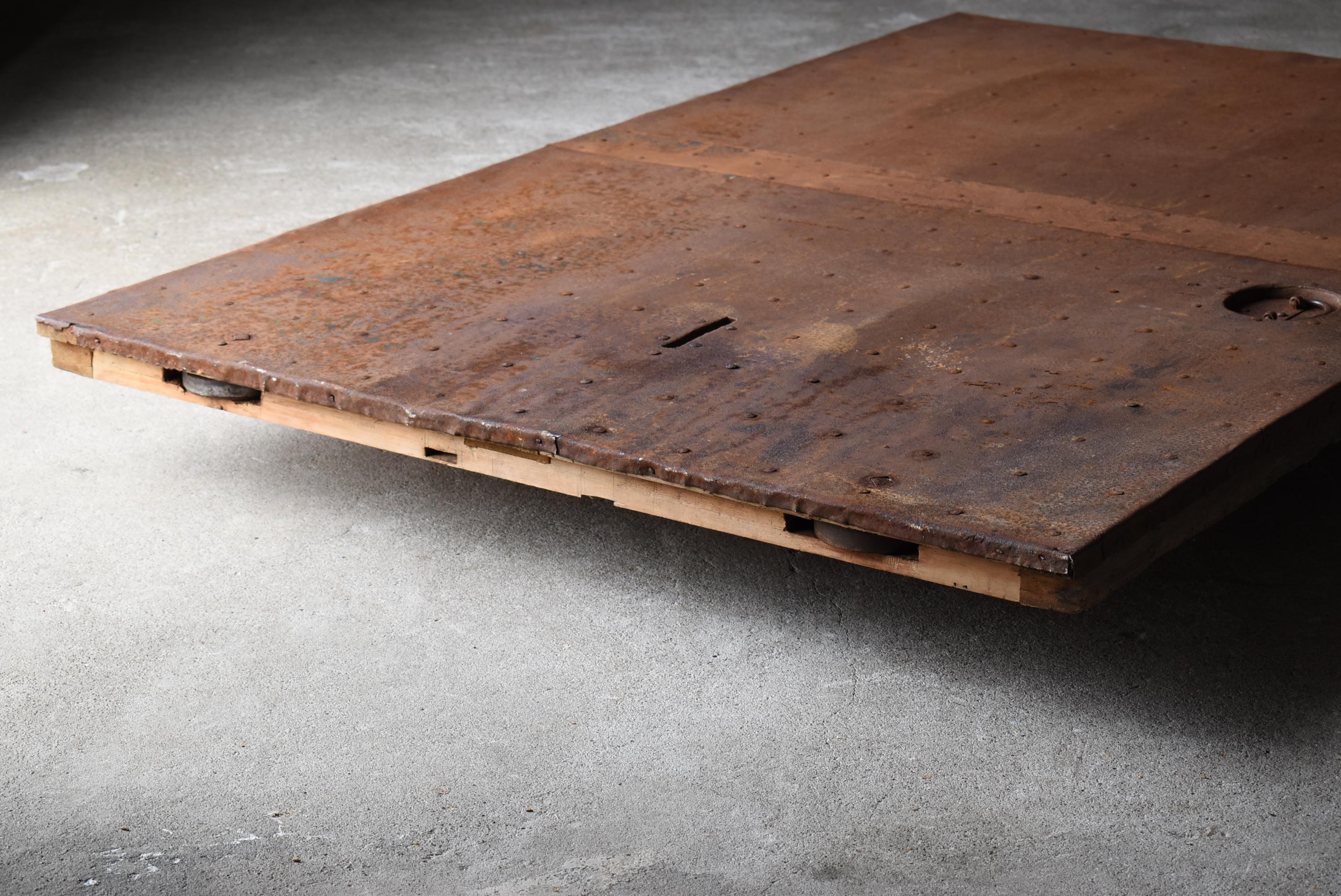 Japanese Antique Iron Plate Door 1860s-1900s / Low Table Sofa Table Wabi Sabi For Sale 11