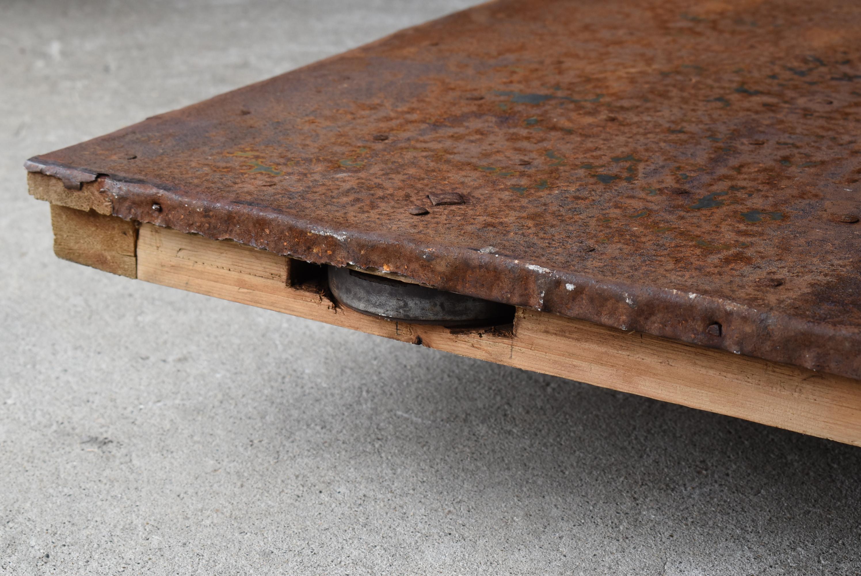 Japanese Antique Iron Plate Door 1860s-1900s / Low Table Sofa Table Wabi Sabi For Sale 12